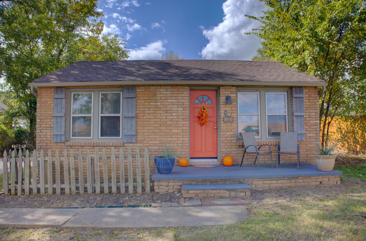 8930 S Union Avenue Property Photo 3