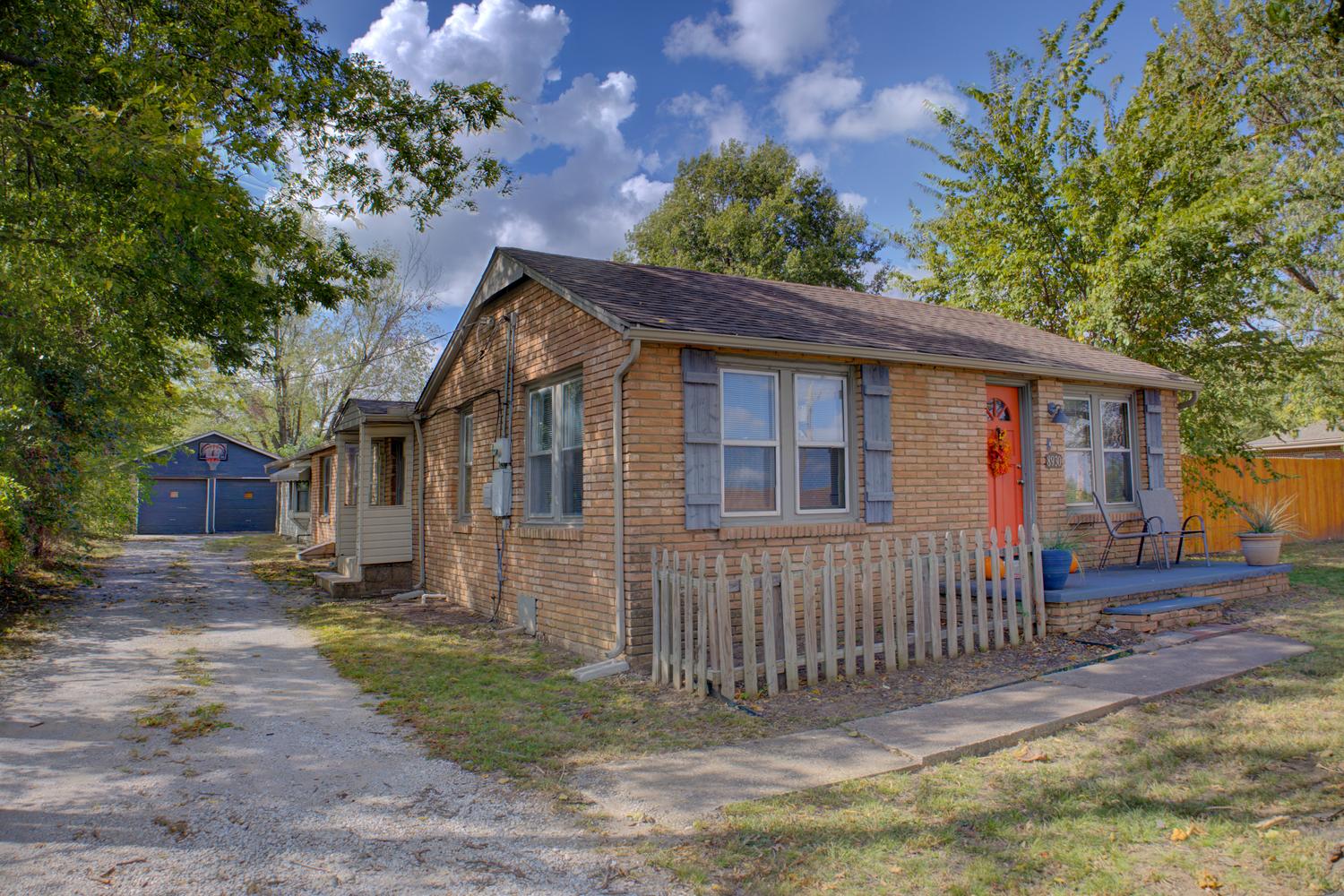 8930 S Union Avenue Property Photo 4