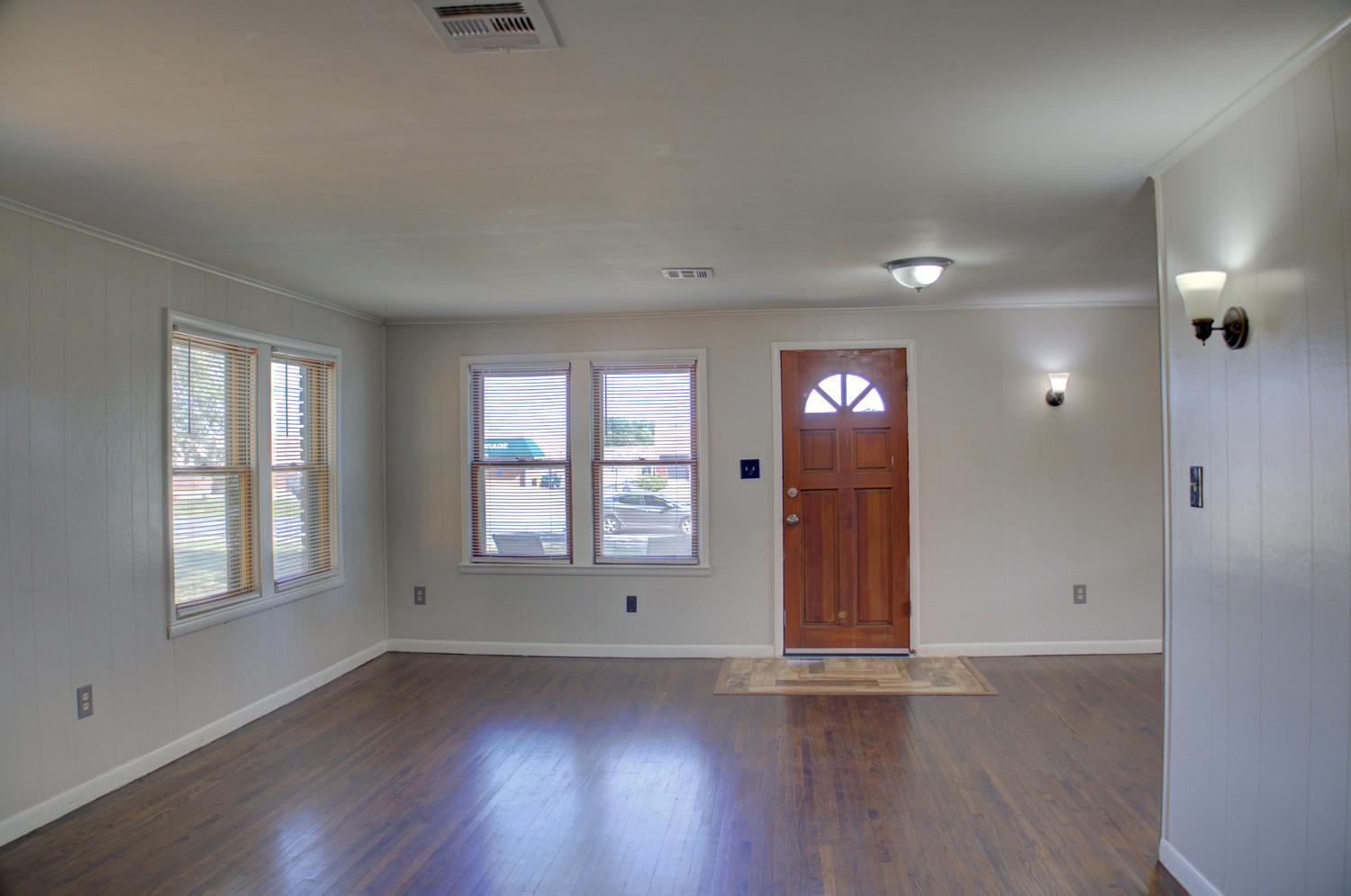 8930 S Union Avenue Property Photo 5