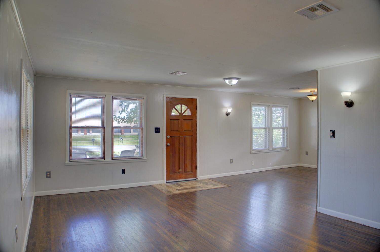 8930 S Union Avenue Property Photo 7