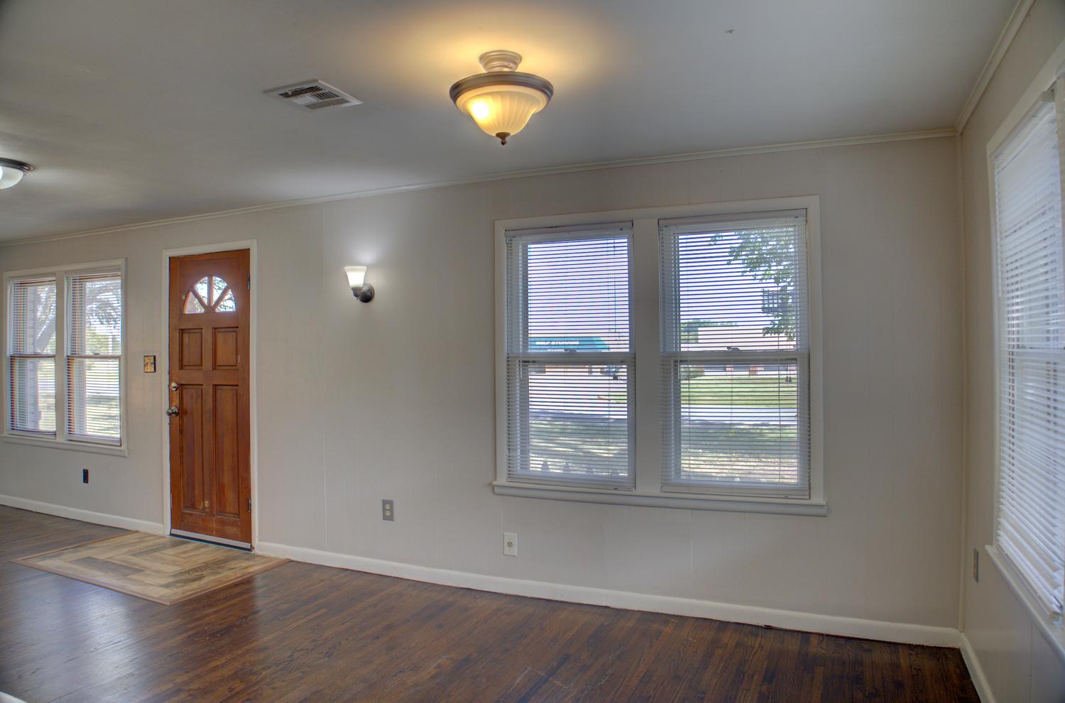 8930 S Union Avenue Property Photo 14