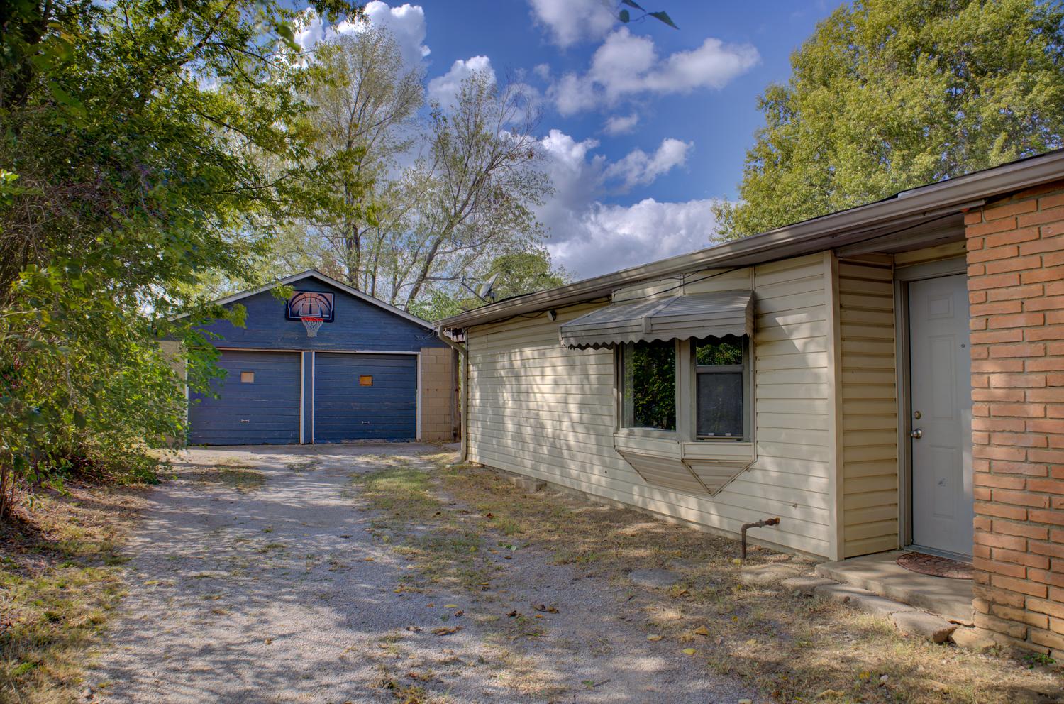 8930 S Union Avenue Property Photo 64