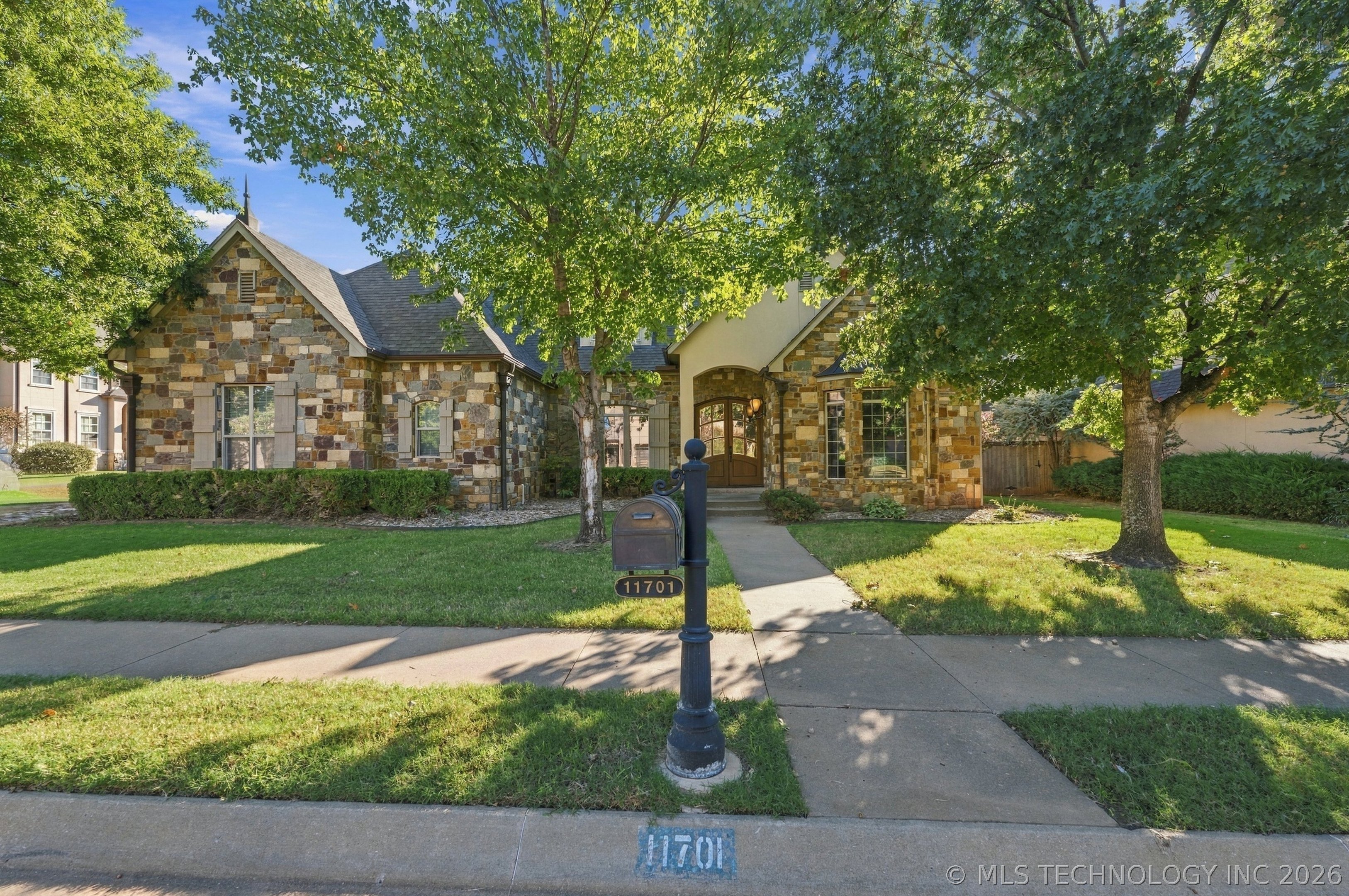 11701 S Oswego Avenue Property Photo 1