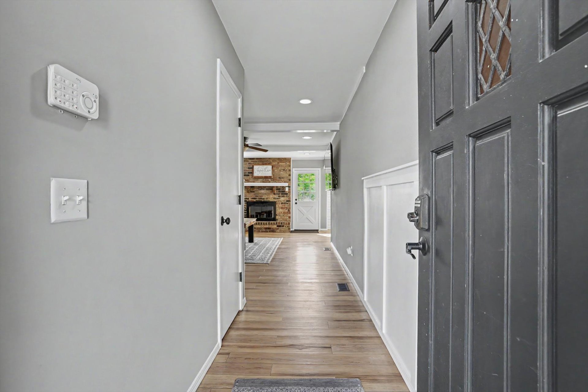 609 W 32nd Place Property Photo 6