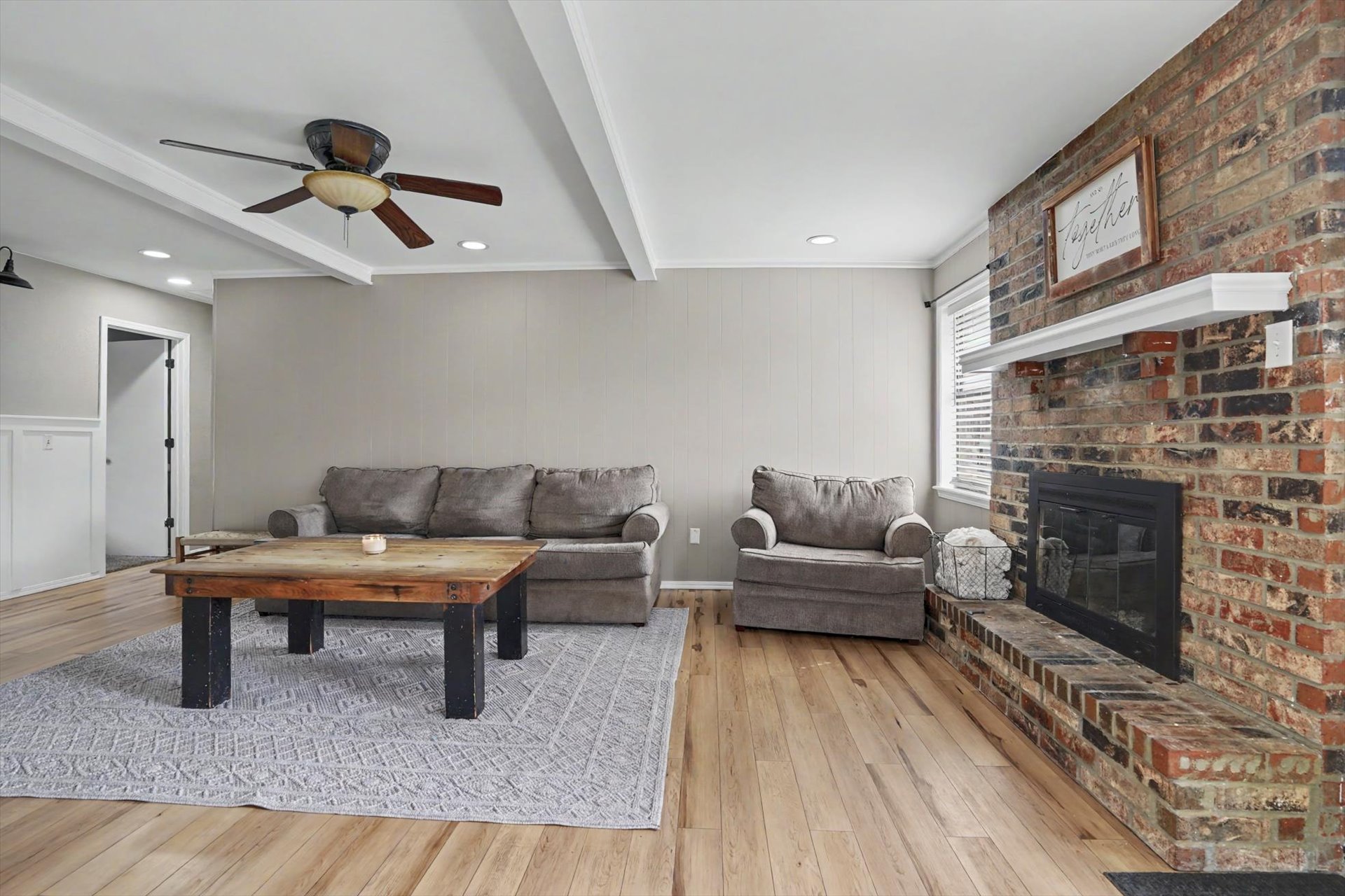 609 W 32nd Place Property Photo 10