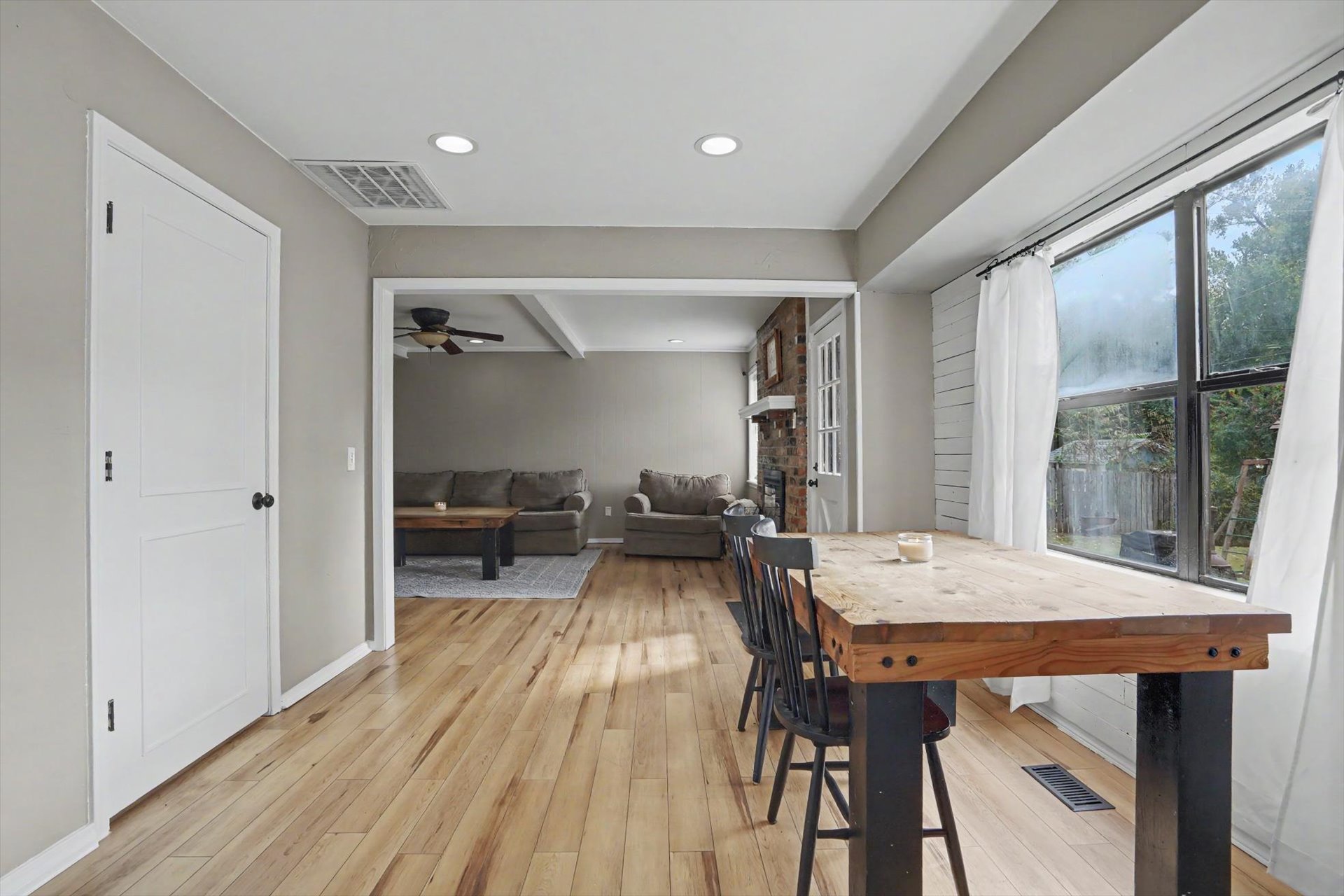 609 W 32nd Place Property Photo 13