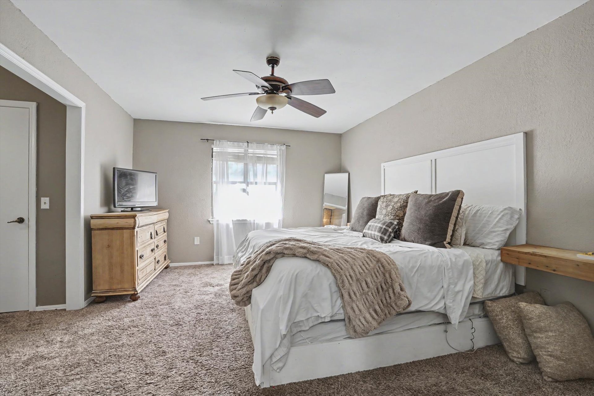 609 W 32nd Place Property Photo 18
