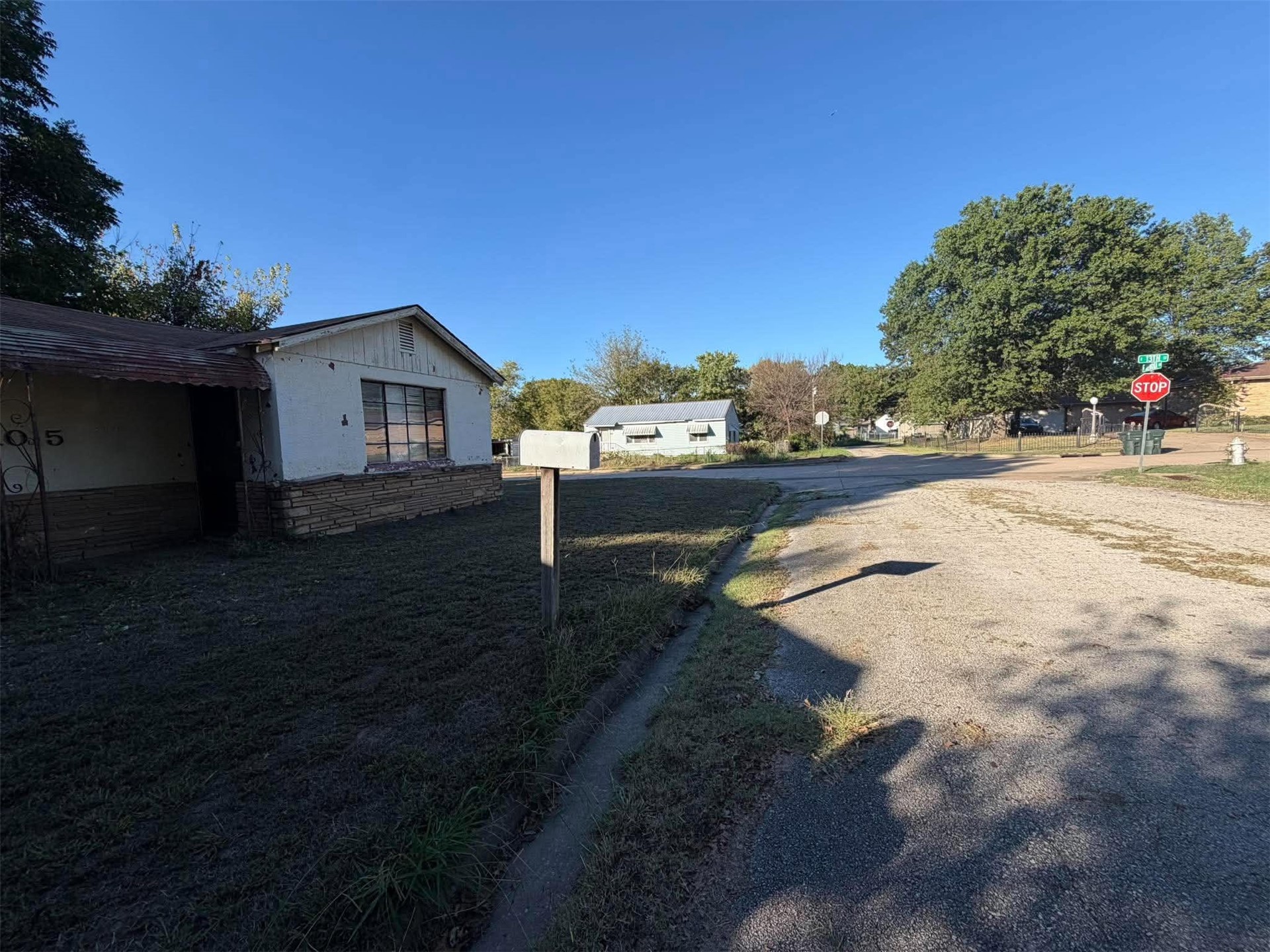 1015 N Wewoka Avenue Property Photo 1