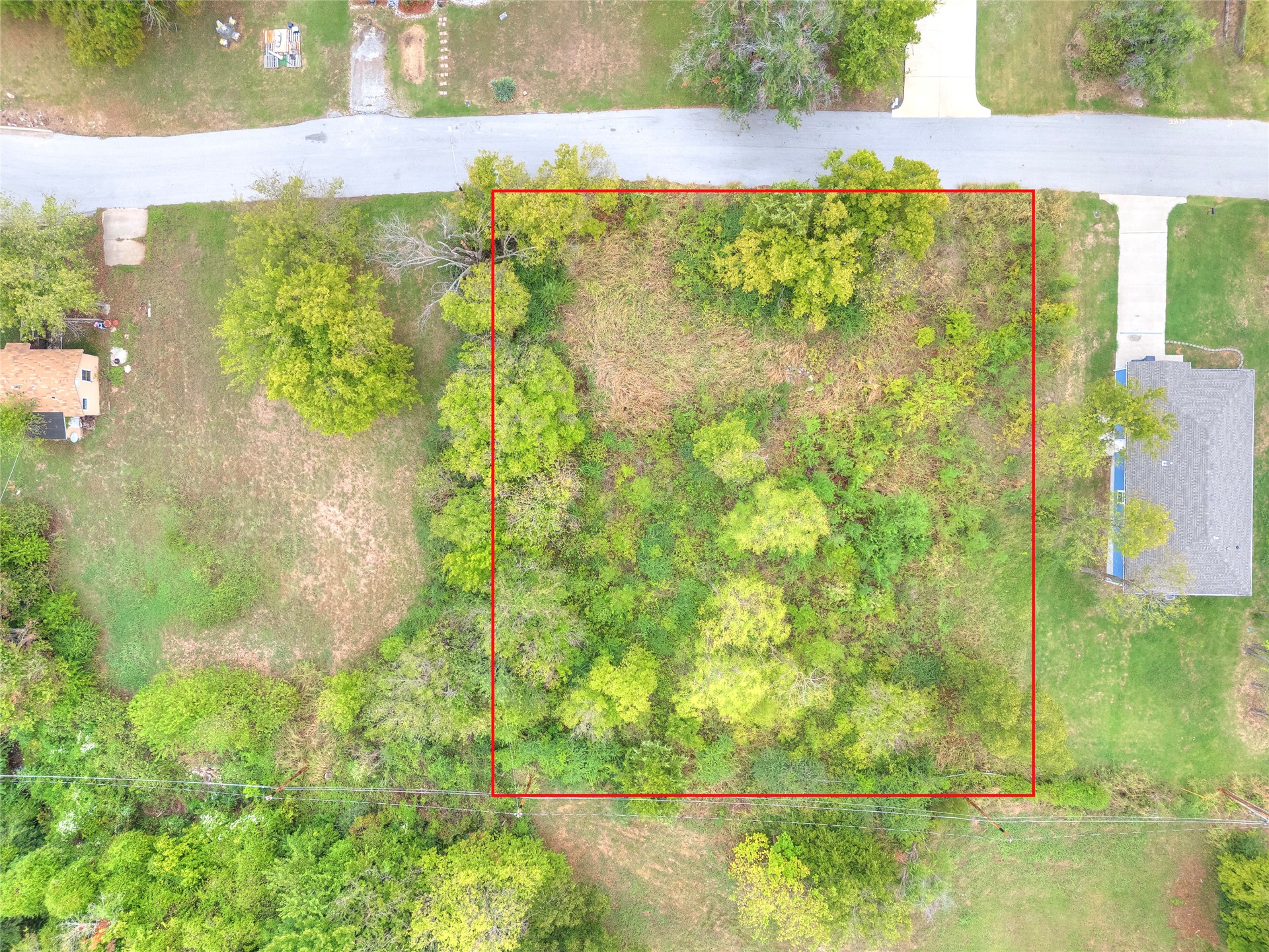 N Iroquois Avenue Property Photo 1