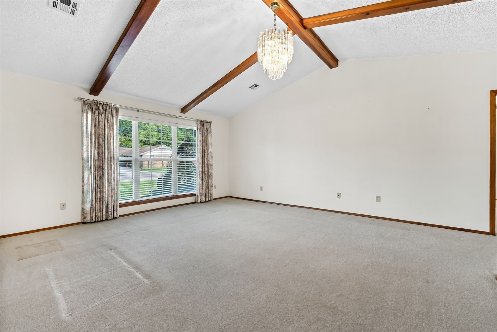 124 Magnolia Property Photo 4