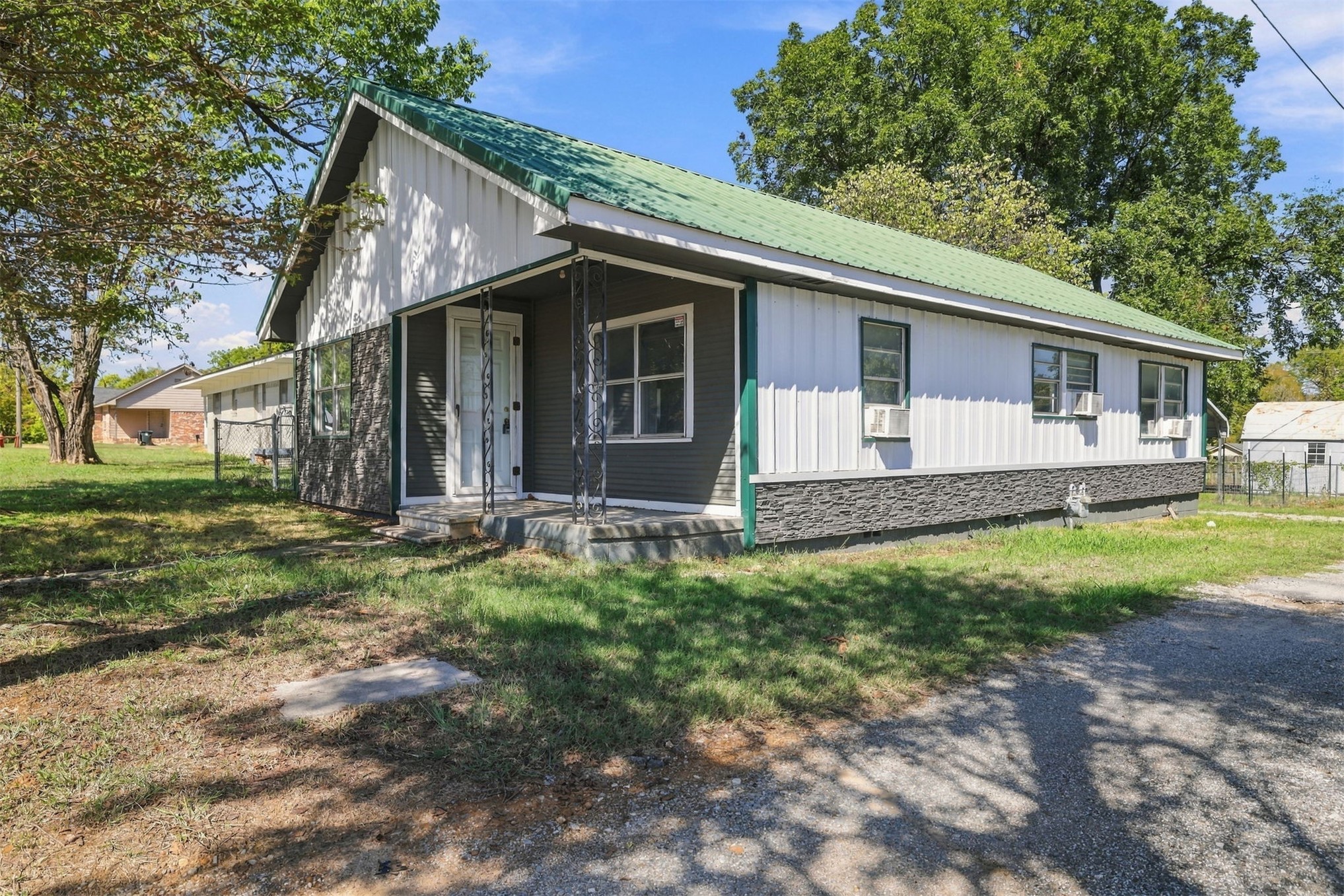 214 W Mulberry Property Photo 1