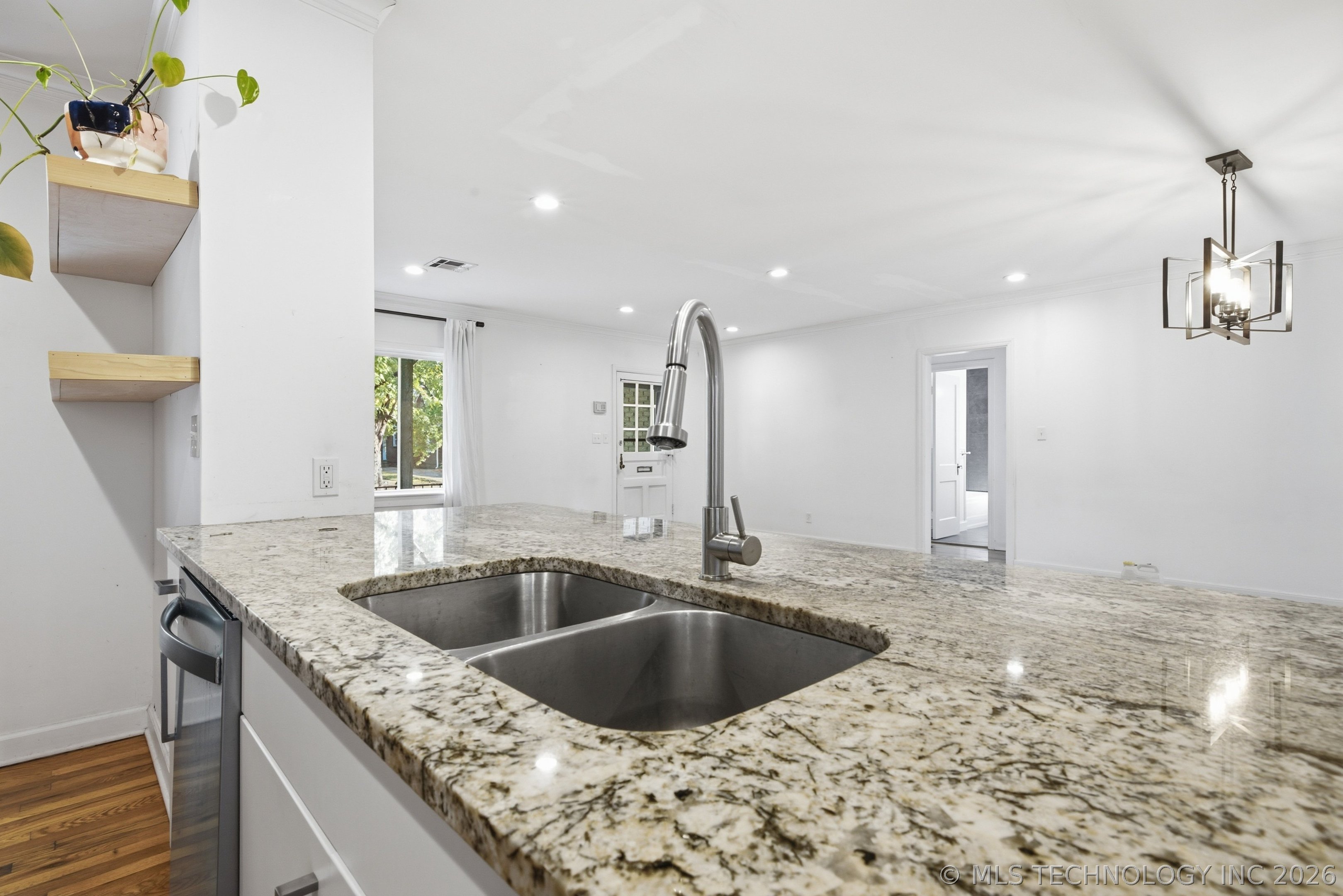1214 S Evanston Avenue Property Photo 16