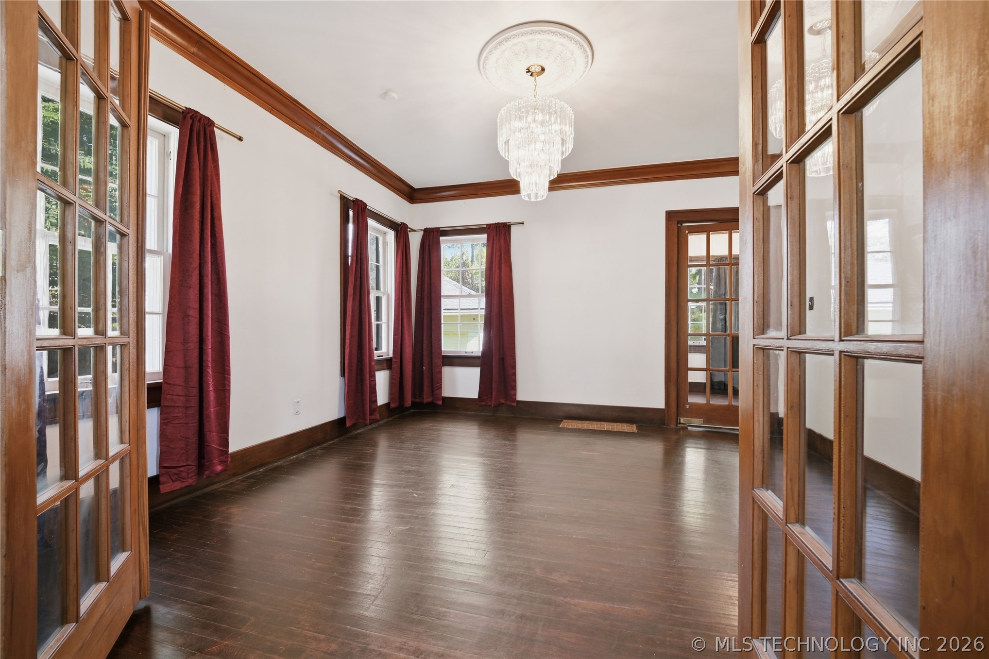 312 Country Club Drive Property Photo 3