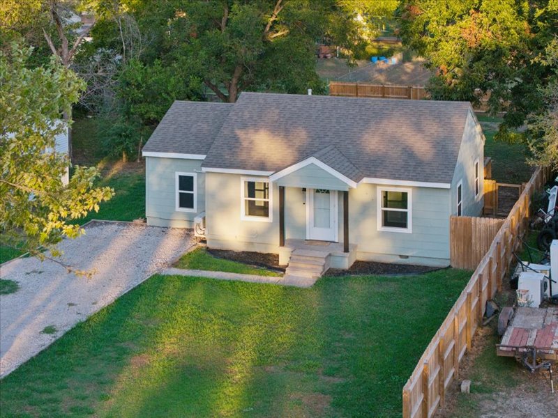 1112 Pettit Avenue Property Photo 1