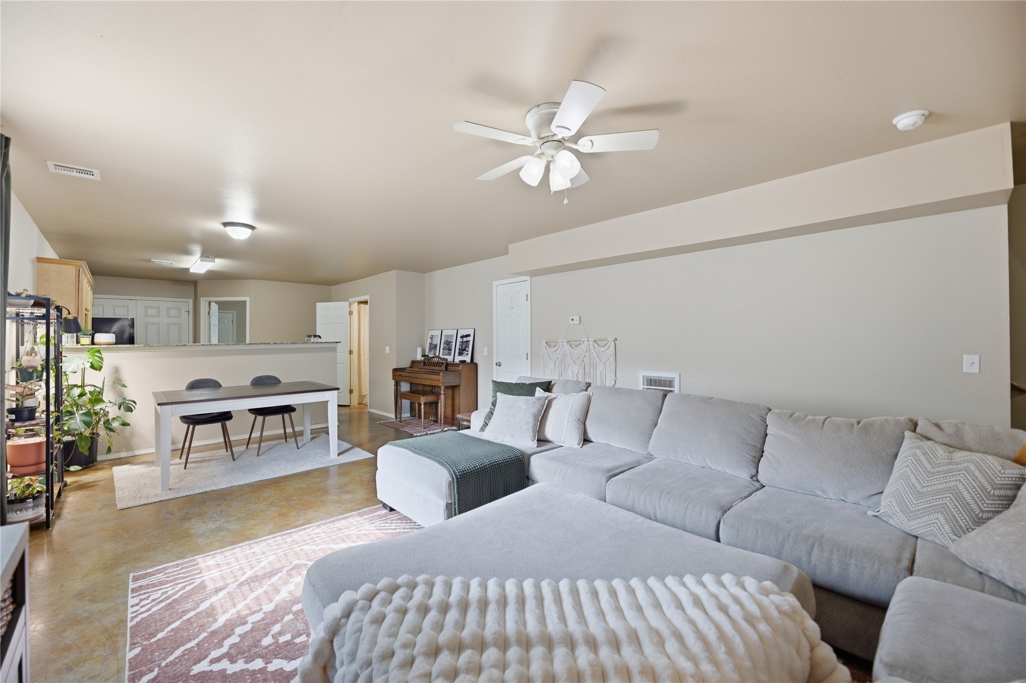 1409 Haskell Street Property Photo 5
