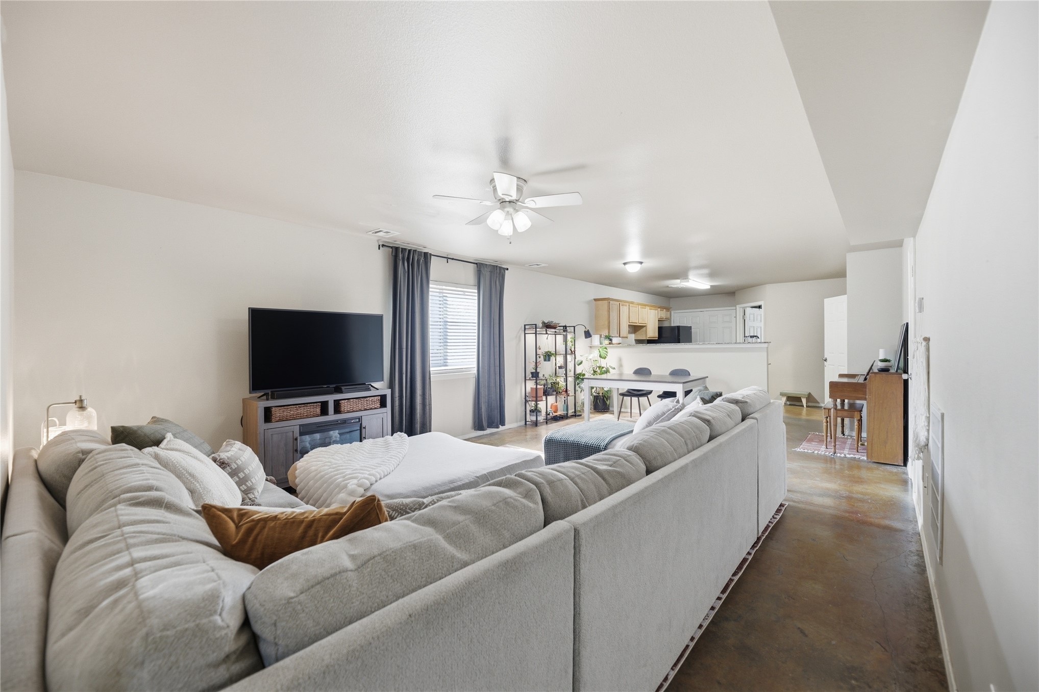 1409 Haskell Street Property Photo 6