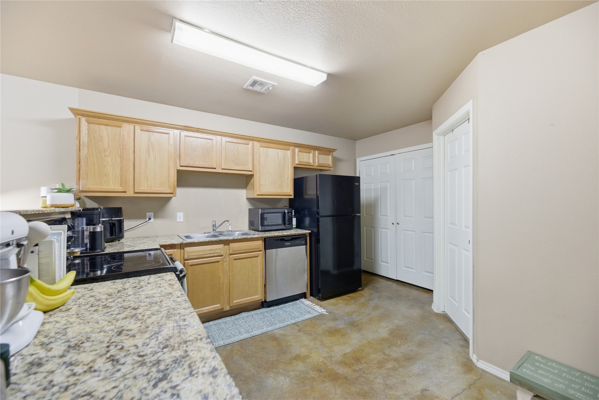 1409 Haskell Street Property Photo 8