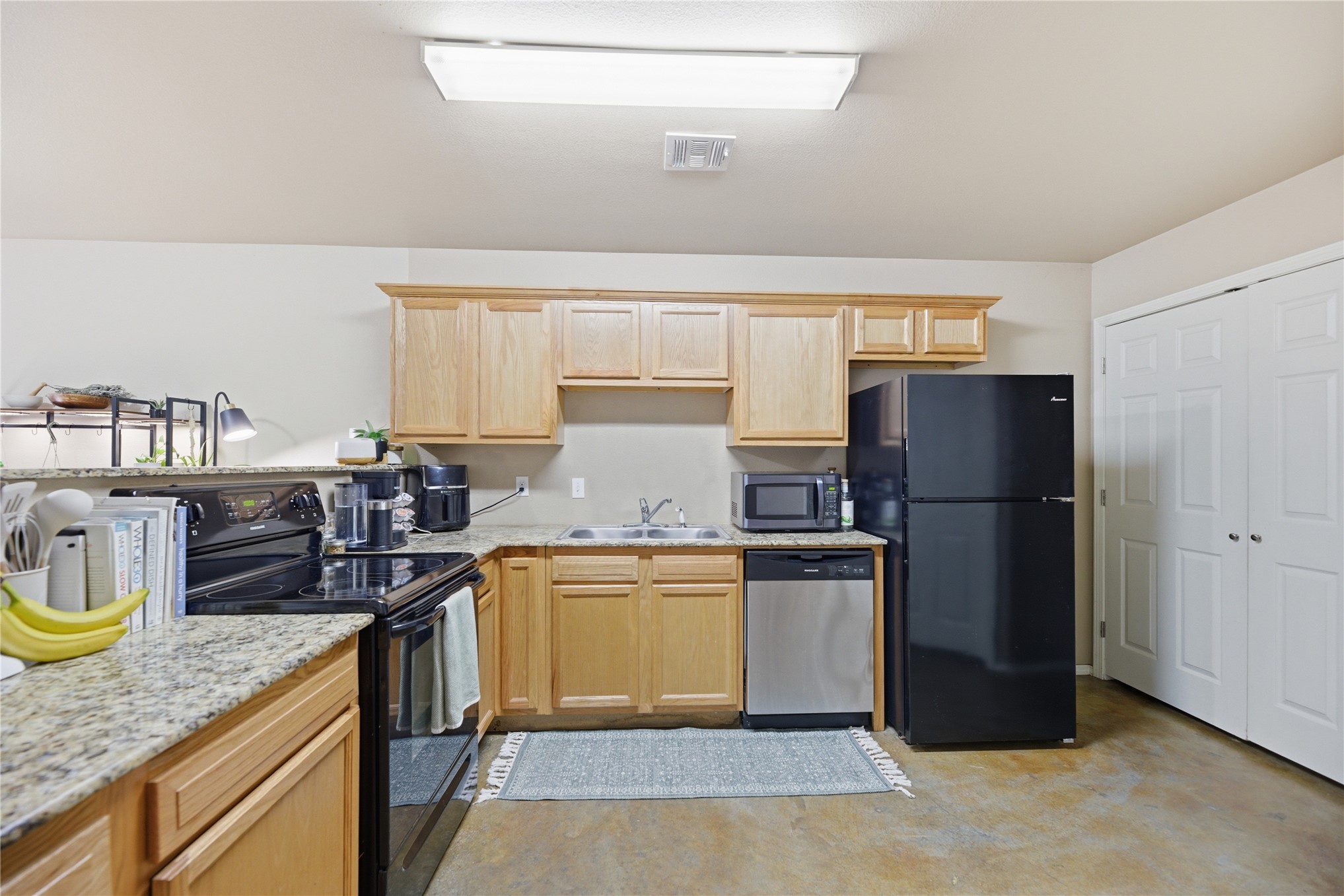 1409 Haskell Street Property Photo 9