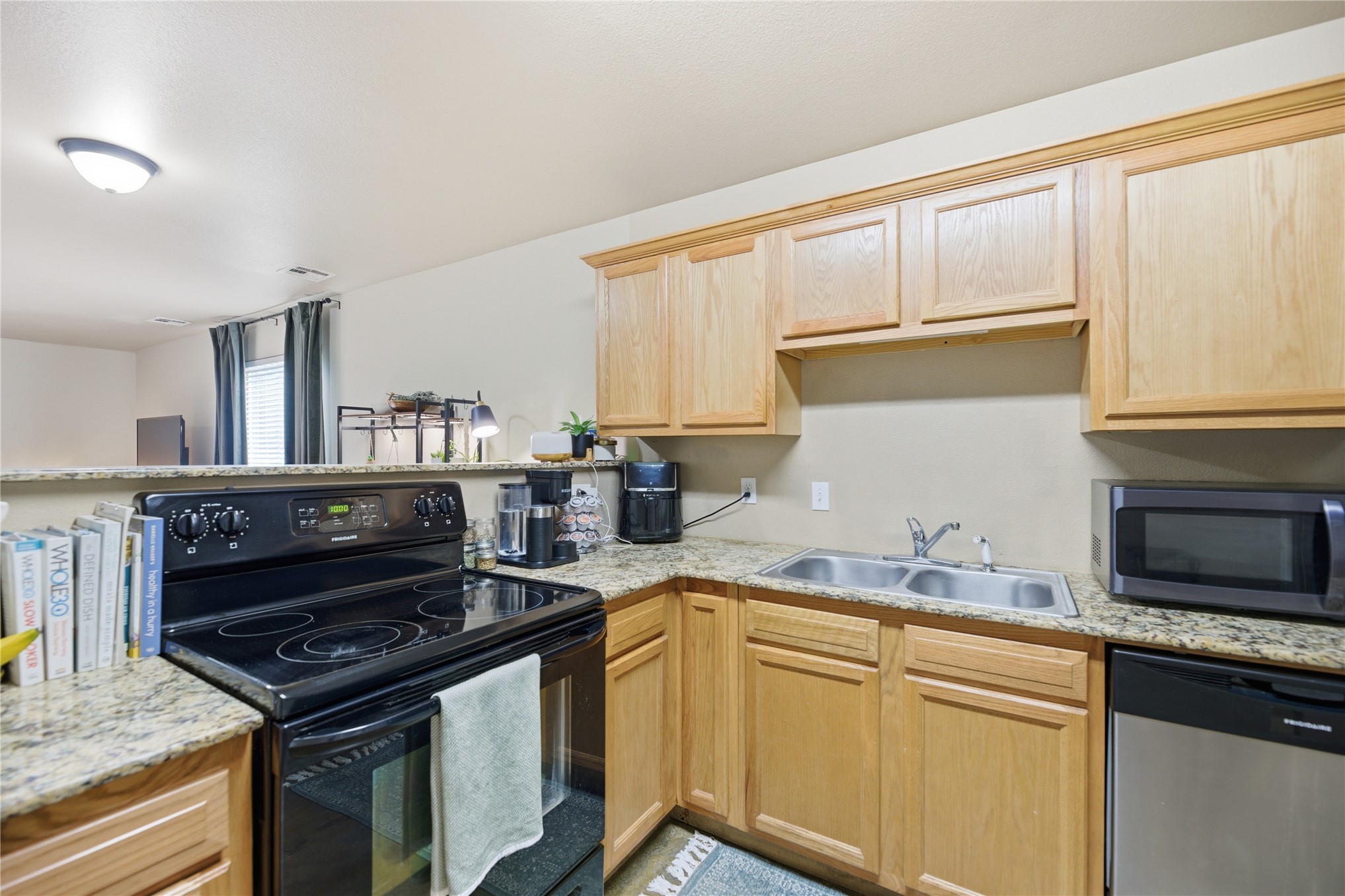 1409 Haskell Street Property Photo 10