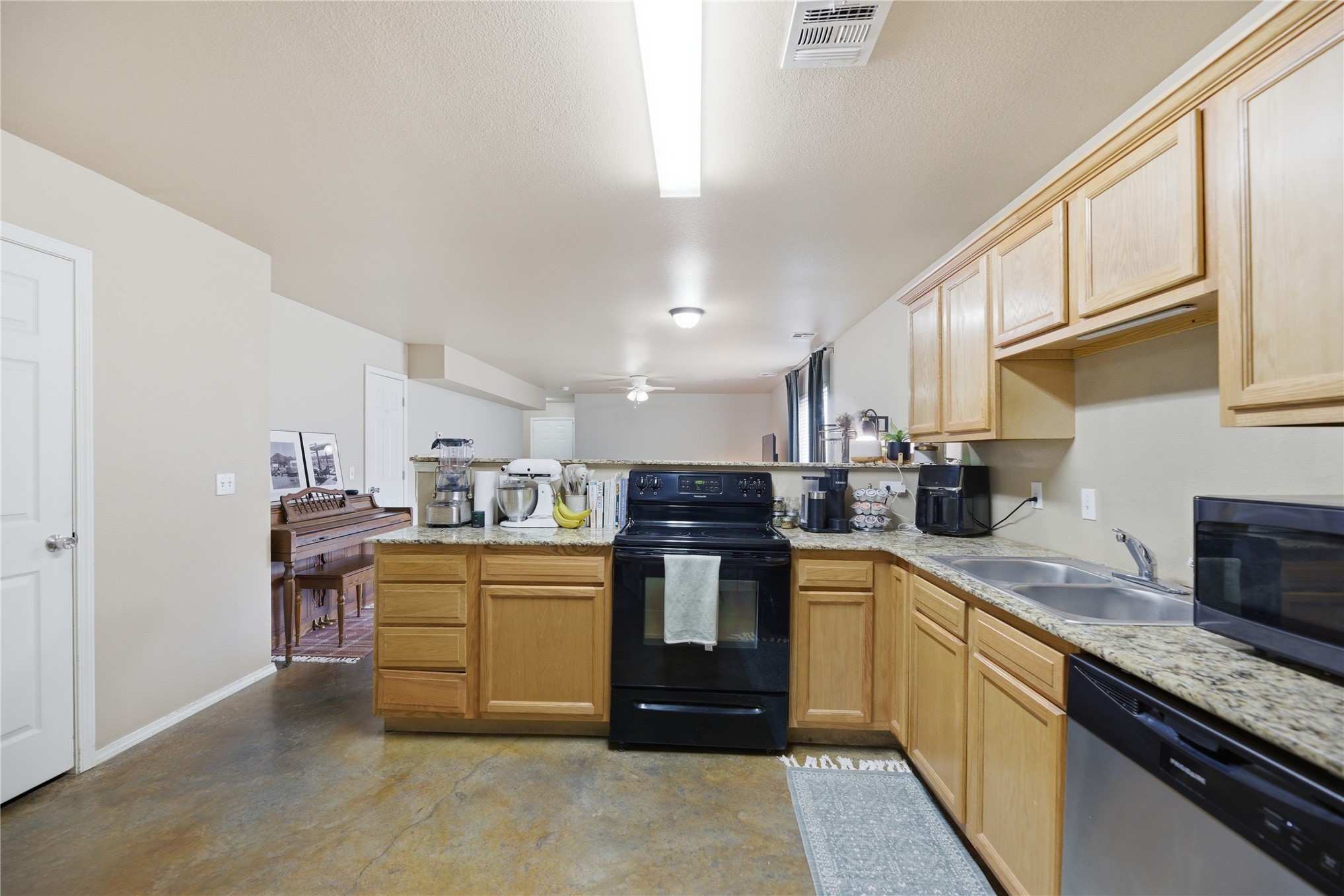 1409 Haskell Street Property Photo 12