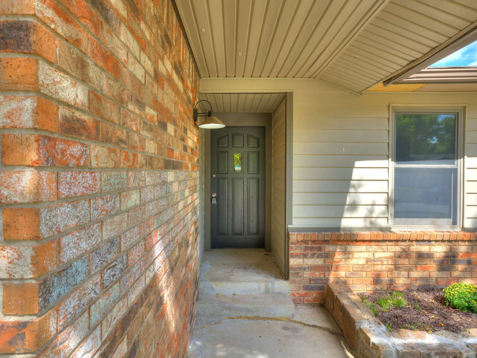 711 W 26th Street Property Photo 5