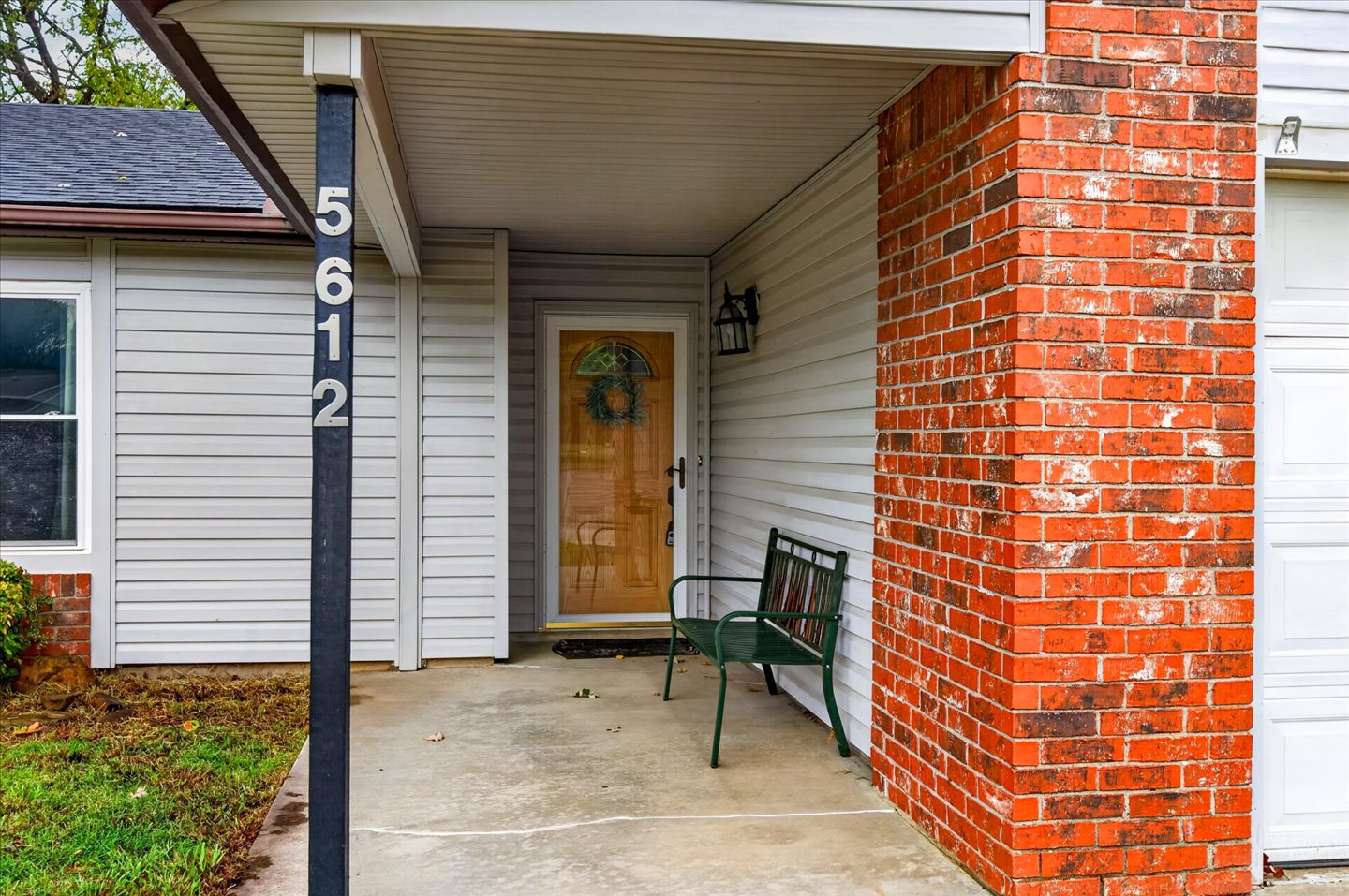 5612 East Place Property Photo 3