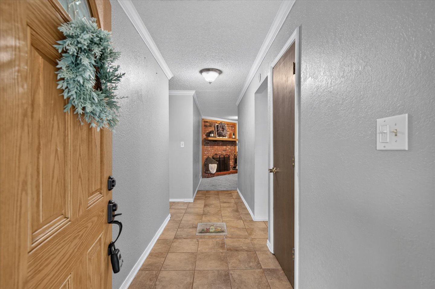 5612 East Place Property Photo 4