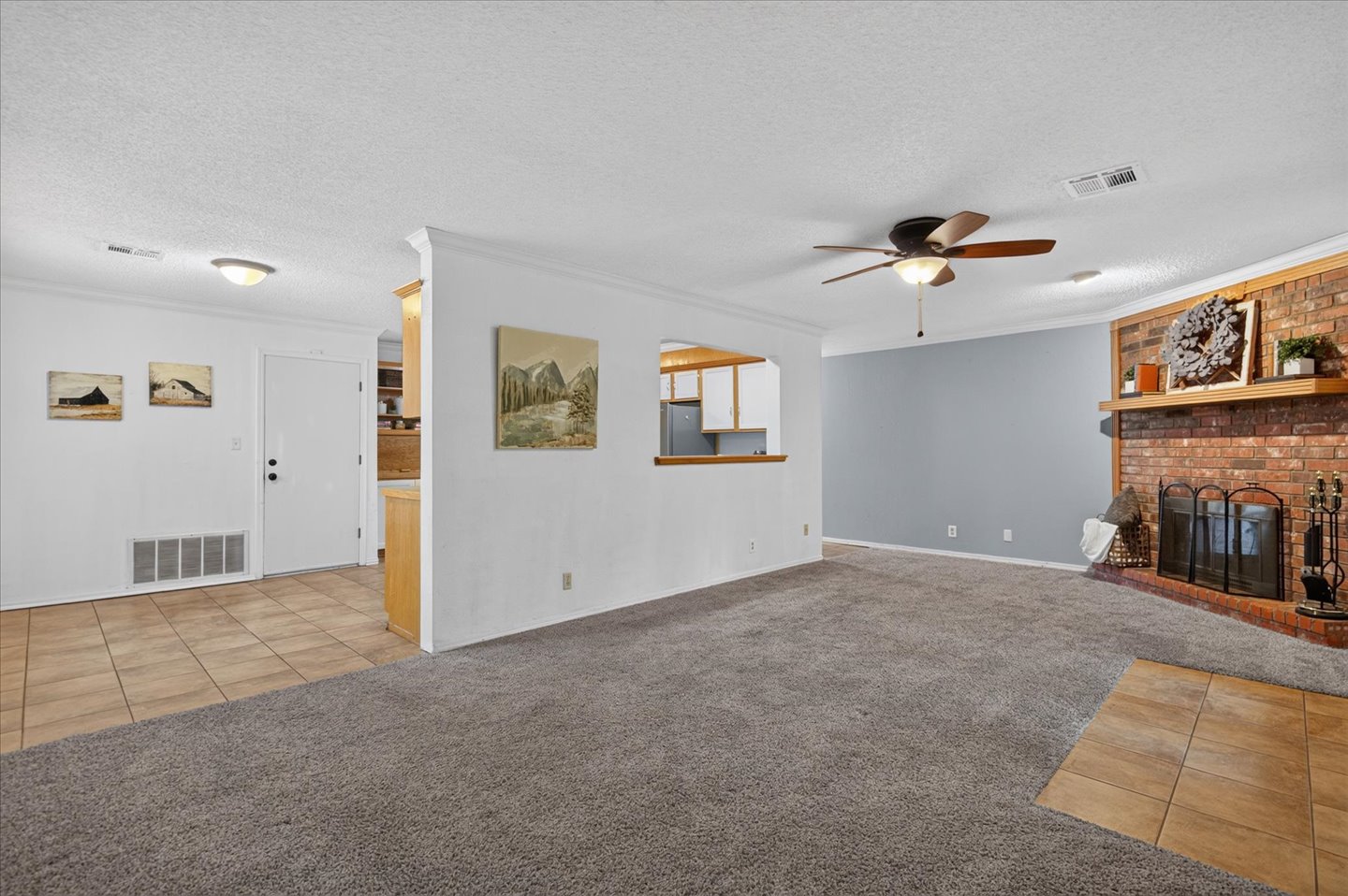 5612 East Place Property Photo 6
