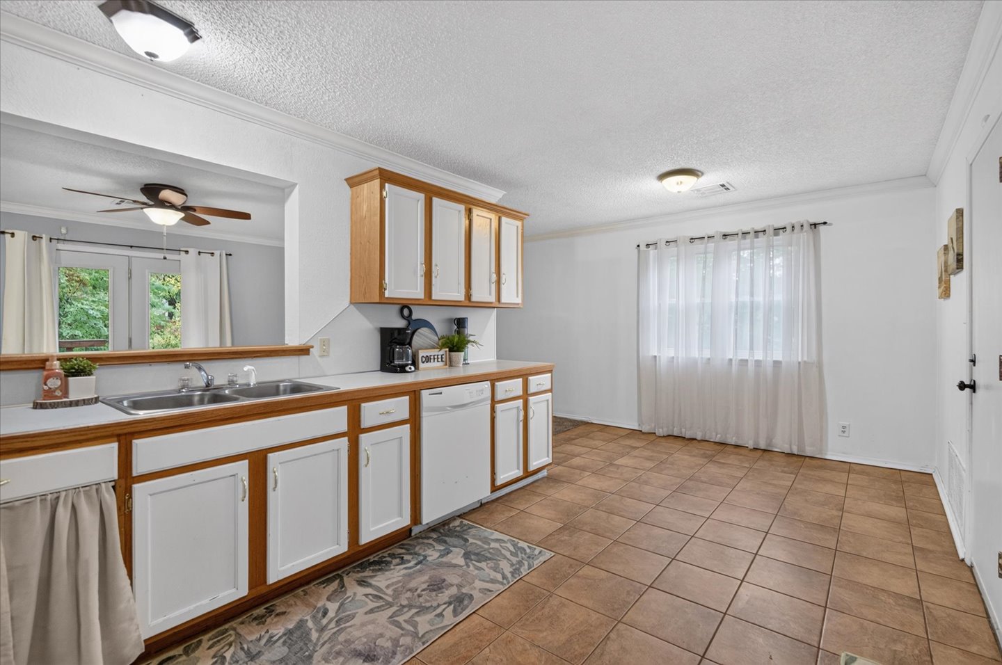 5612 East Place Property Photo 11