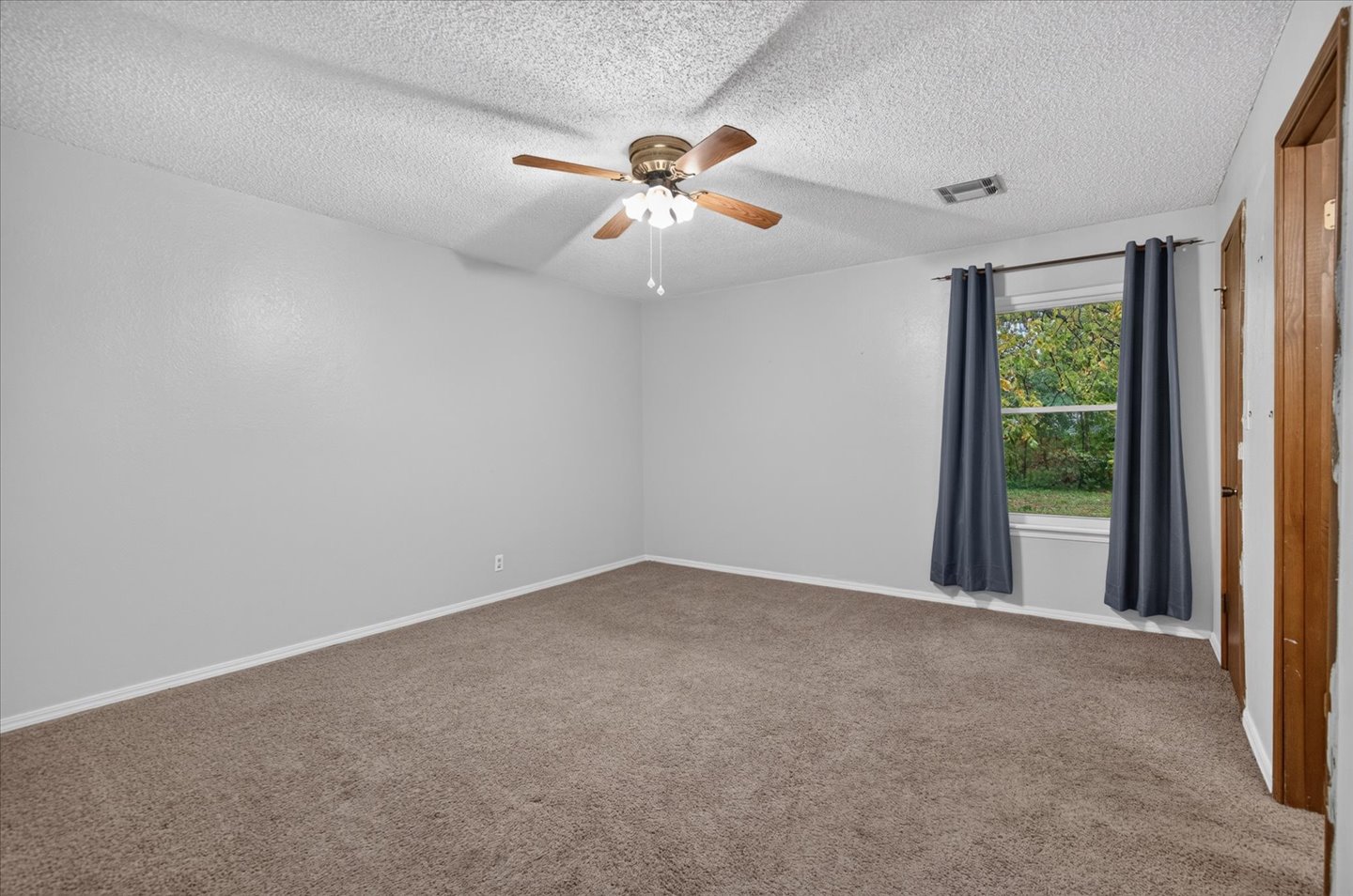5612 East Place Property Photo 13