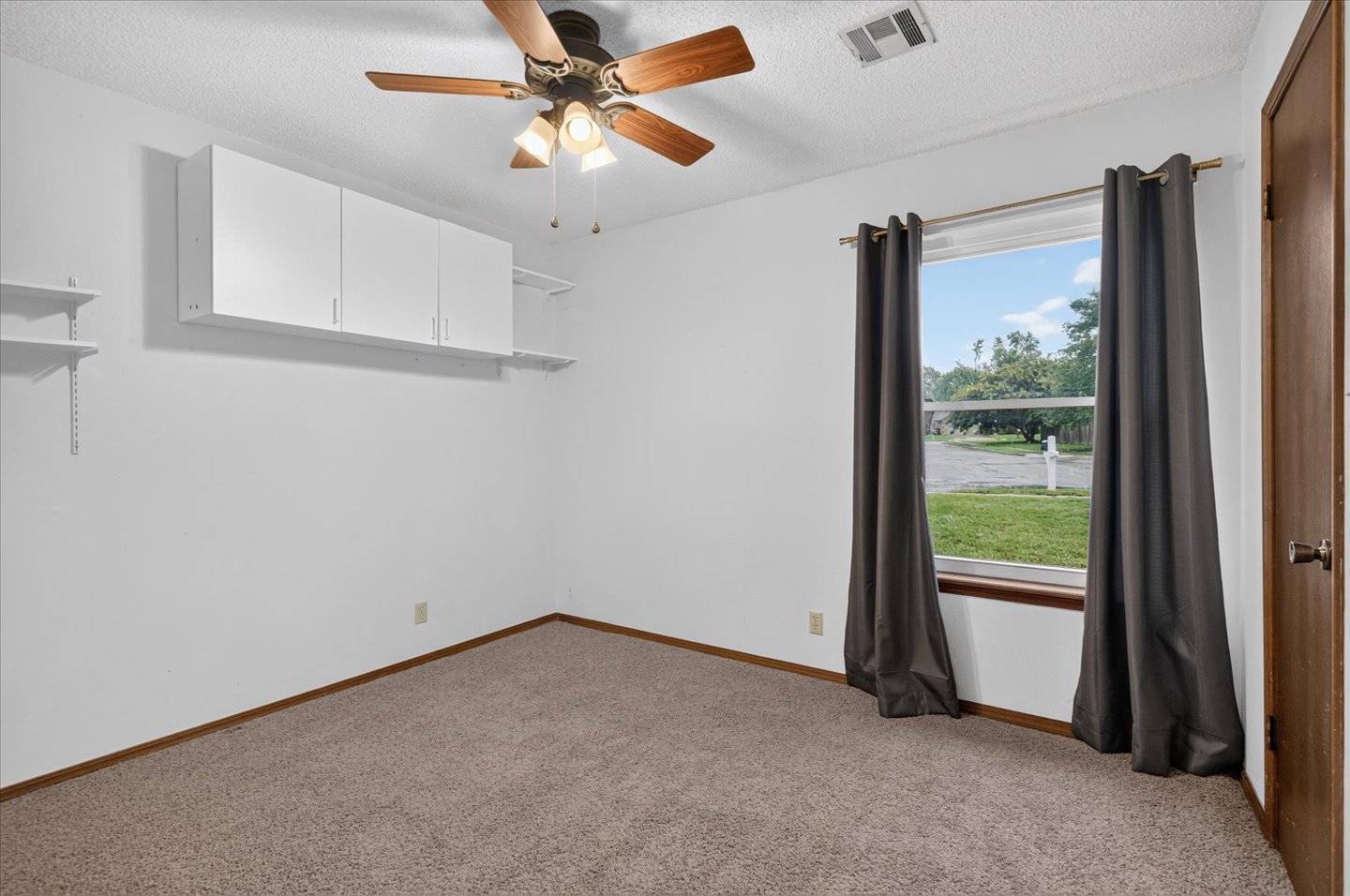 5612 East Place Property Photo 17