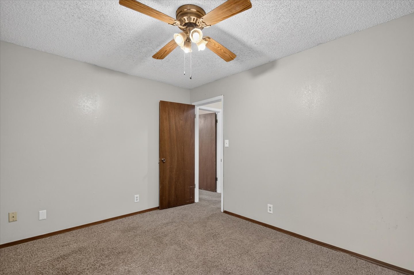 5612 East Place Property Photo 18