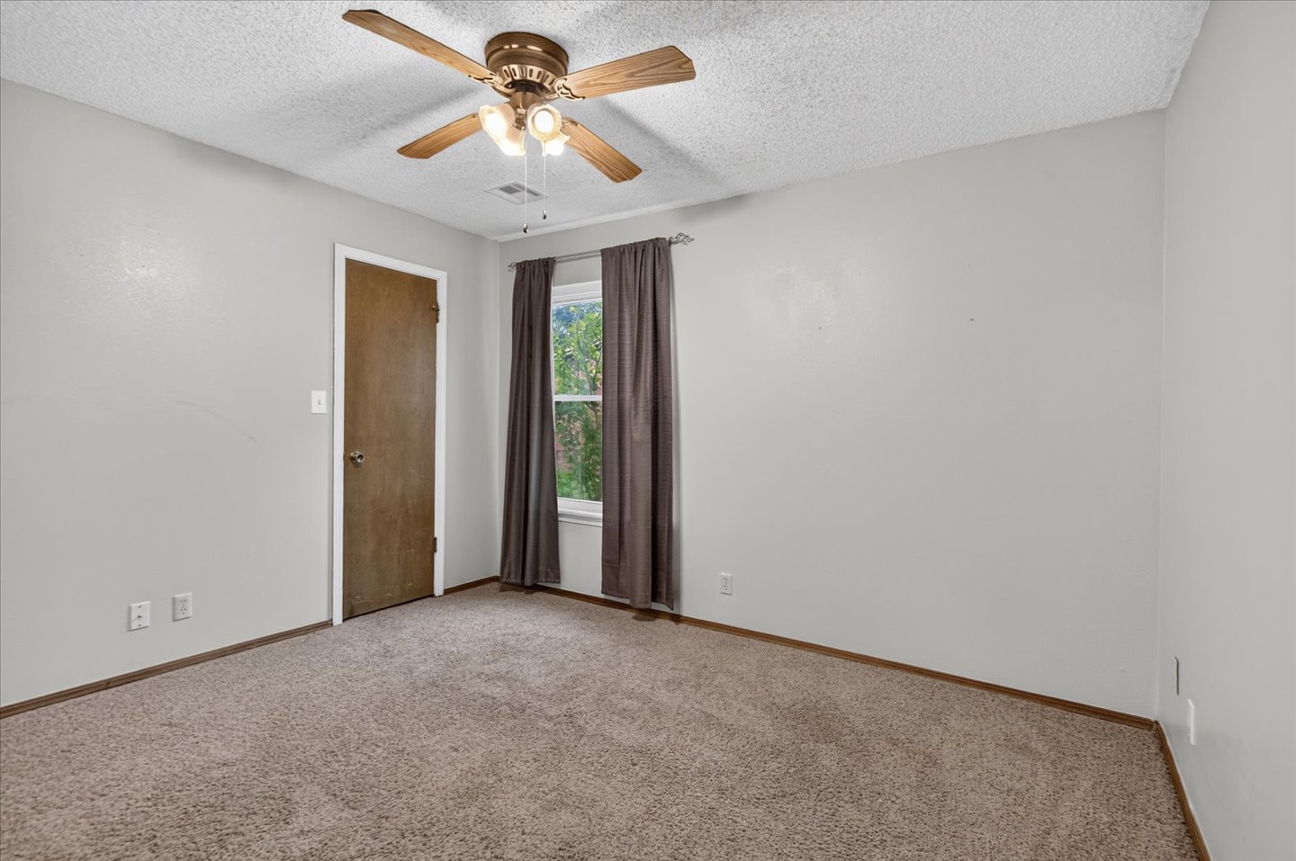 5612 East Place Property Photo 20