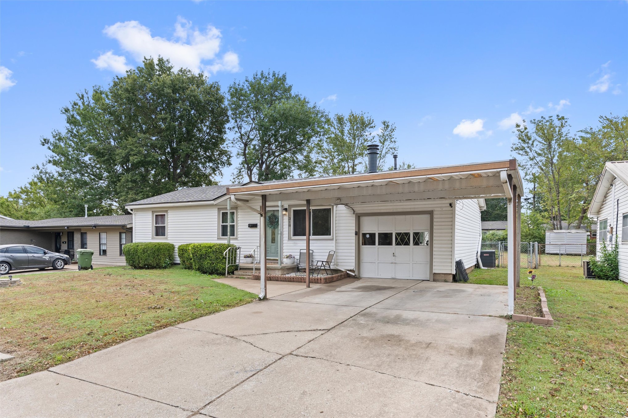 318 E Maple Street Property Photo 2