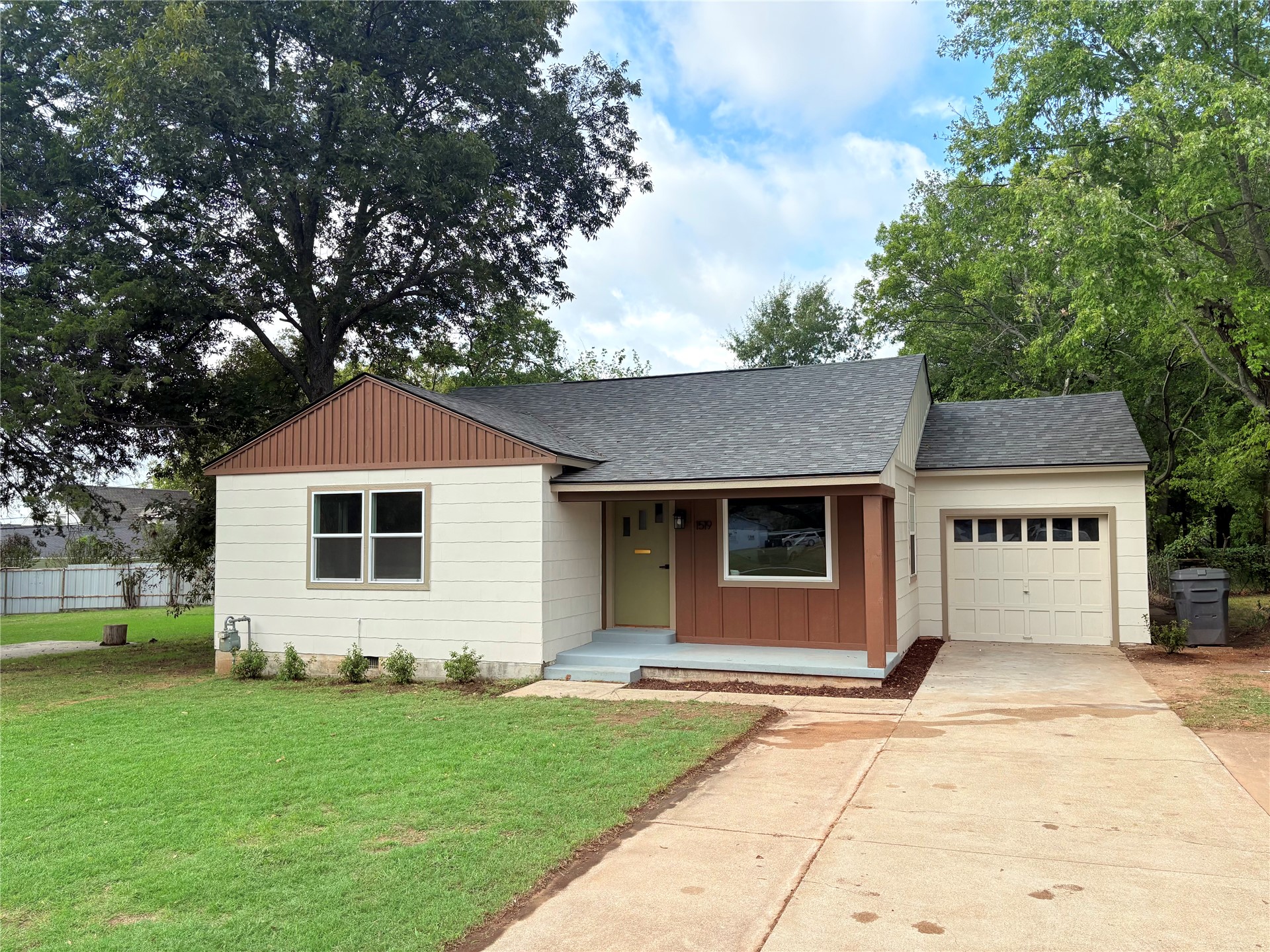 1519 Chickasaw Property Photo 1