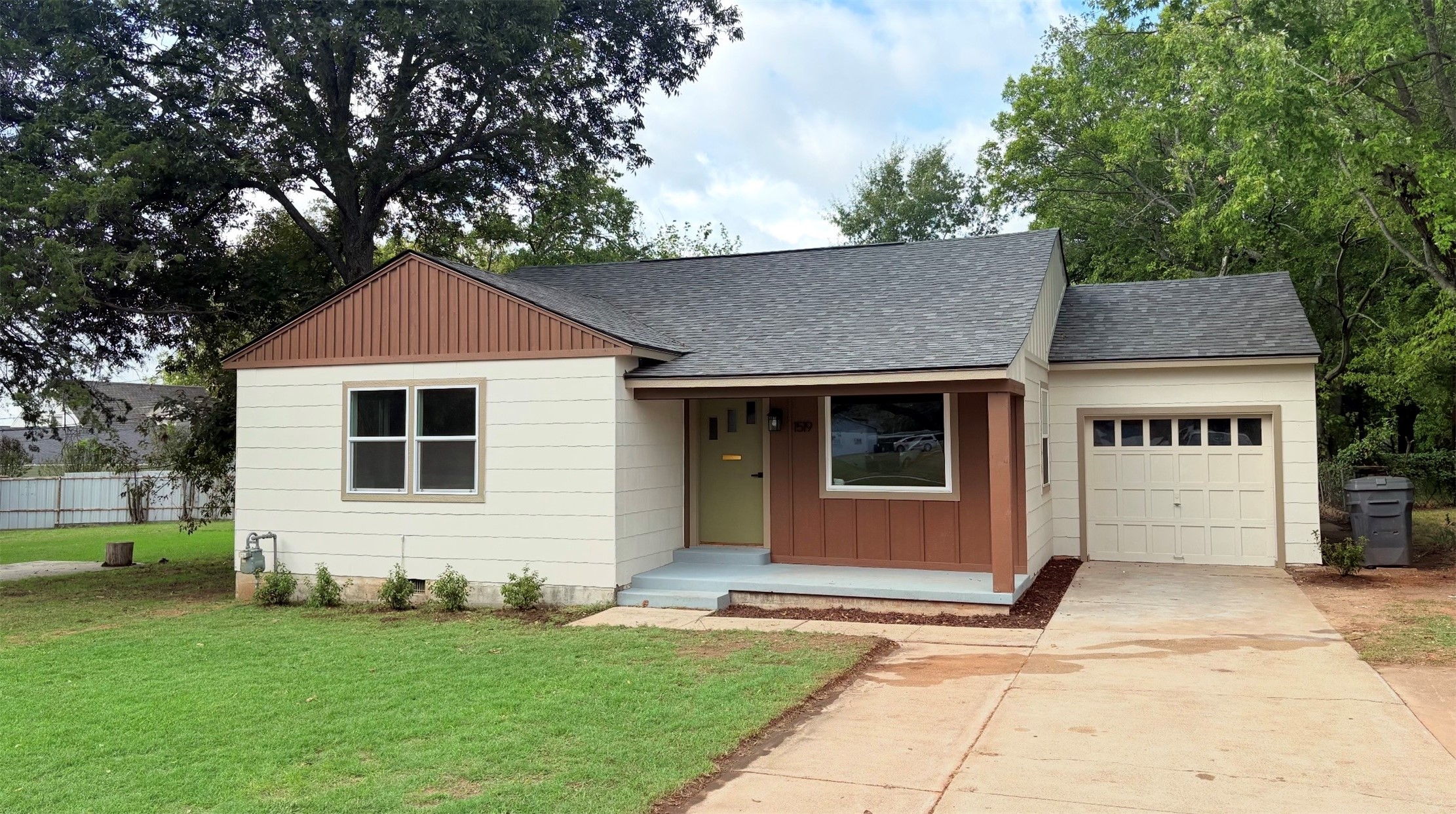 1519 Chickasaw Boulevard Property Photo 2
