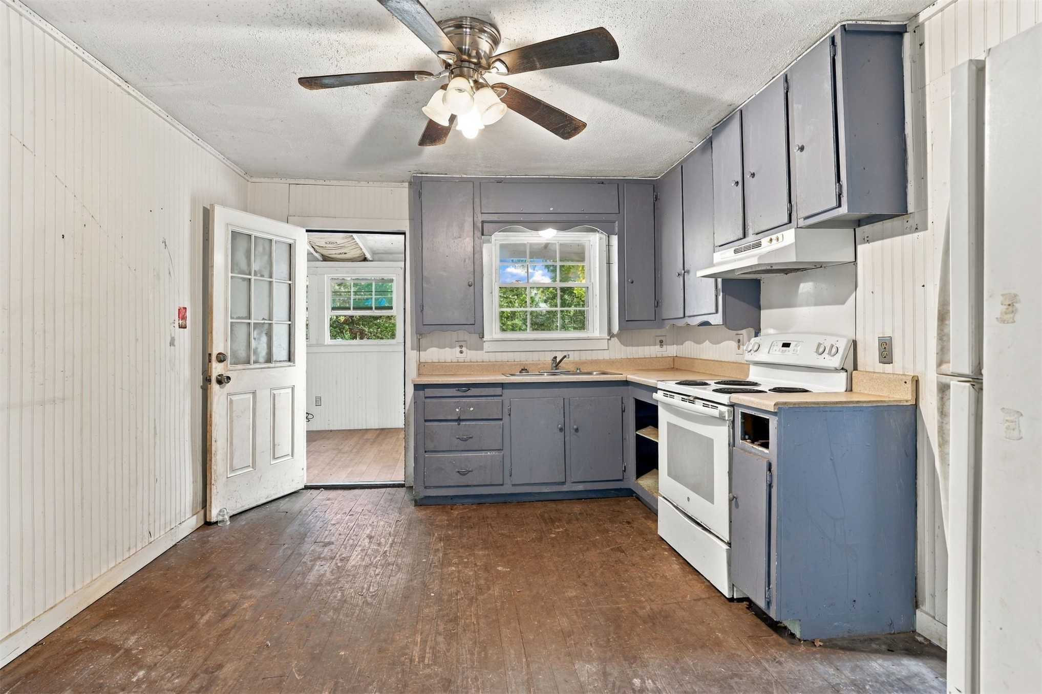20 Third Property Photo 6