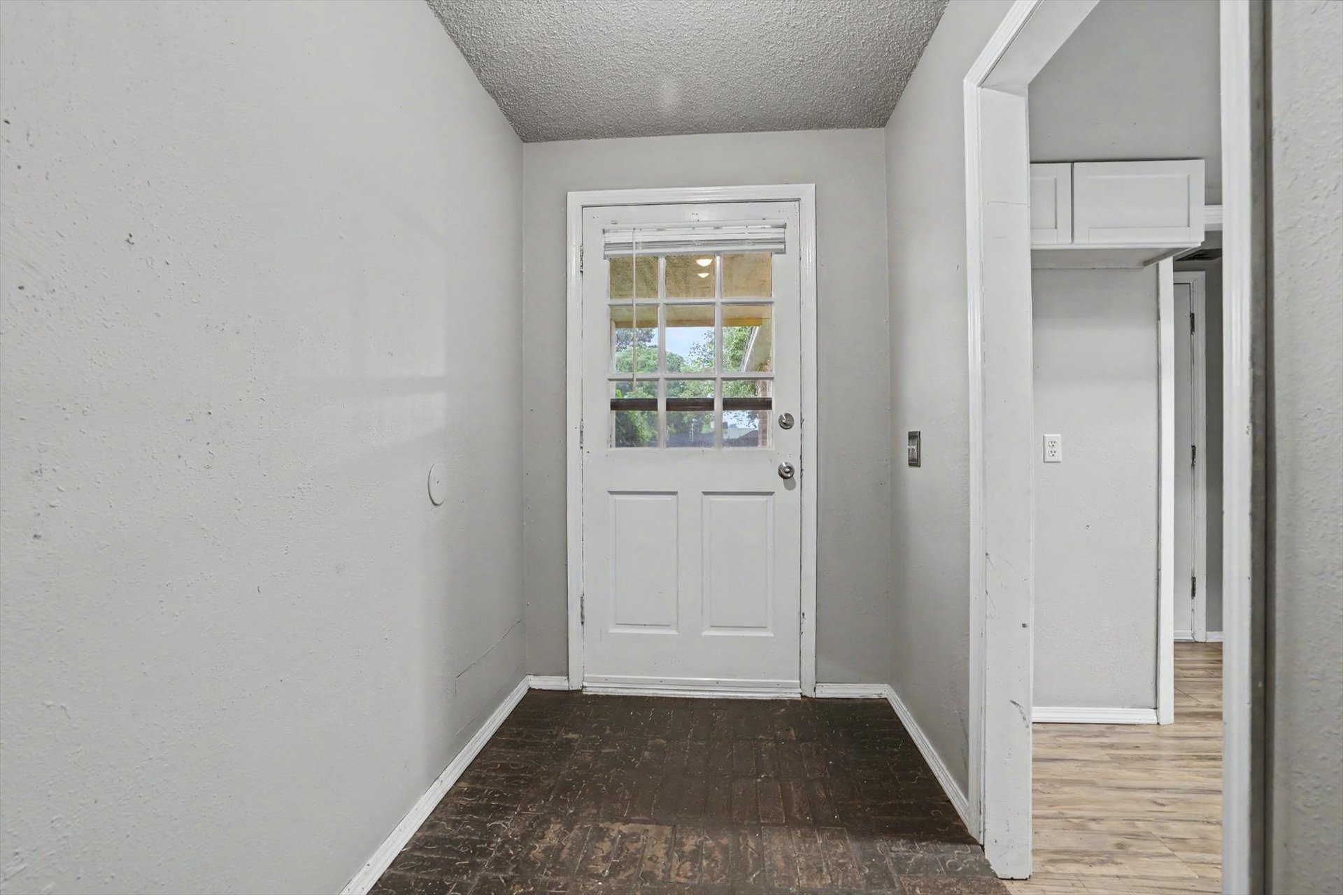 1305 N Aster Avenue Property Photo 4