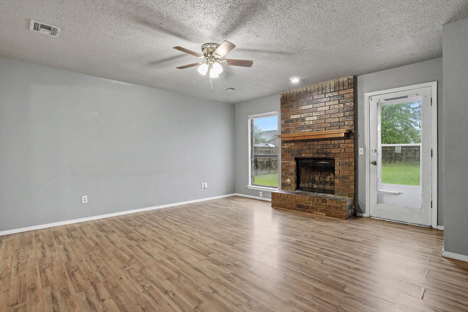 1305 N Aster Avenue Property Photo 5