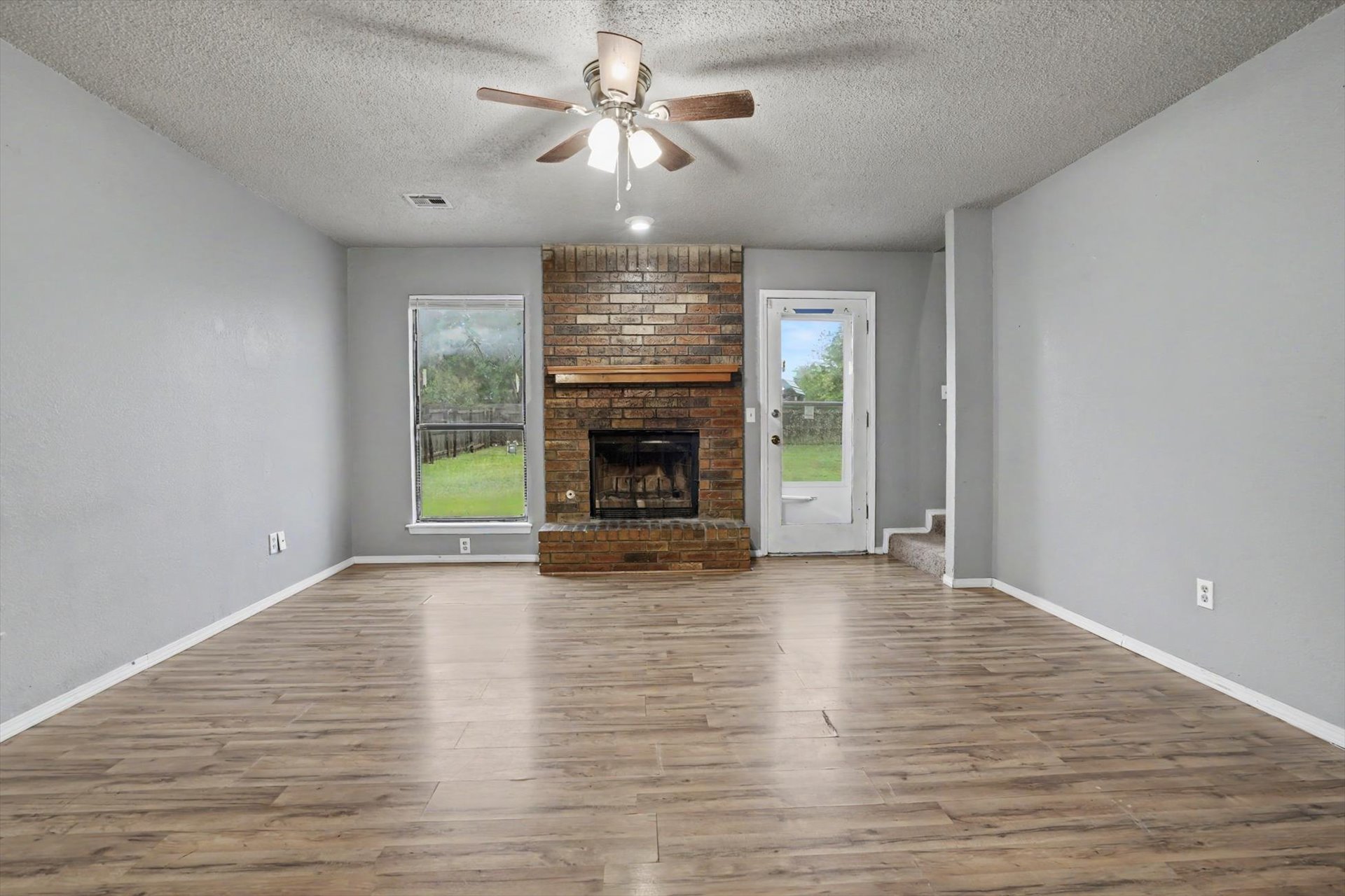 1305 N Aster Avenue Property Photo 6