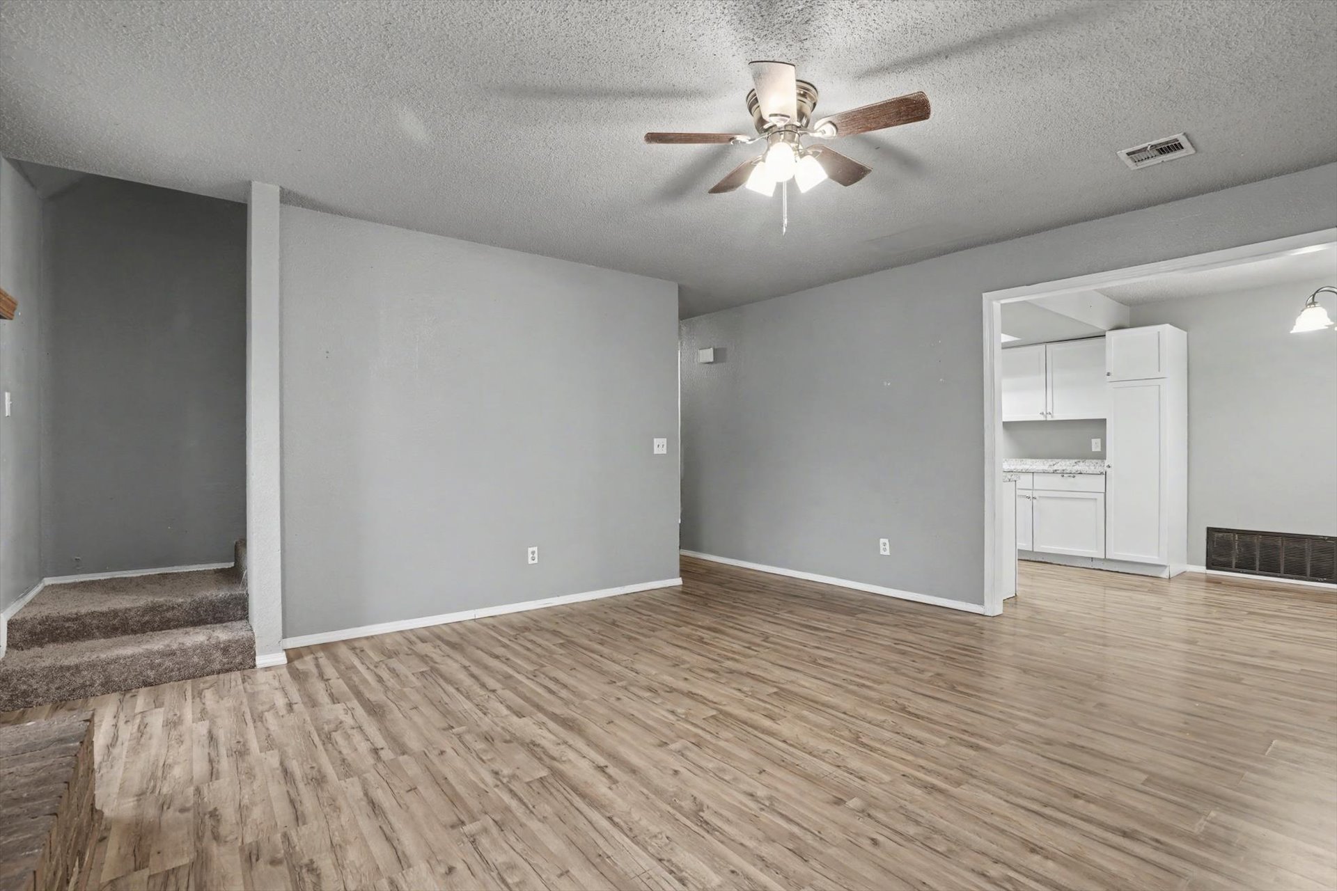 1305 N Aster Avenue Property Photo 7