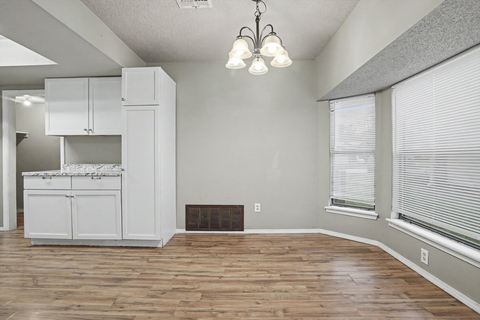 1305 N Aster Avenue Property Photo 8