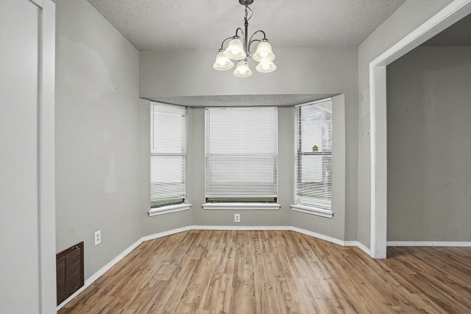 1305 N Aster Avenue Property Photo 9