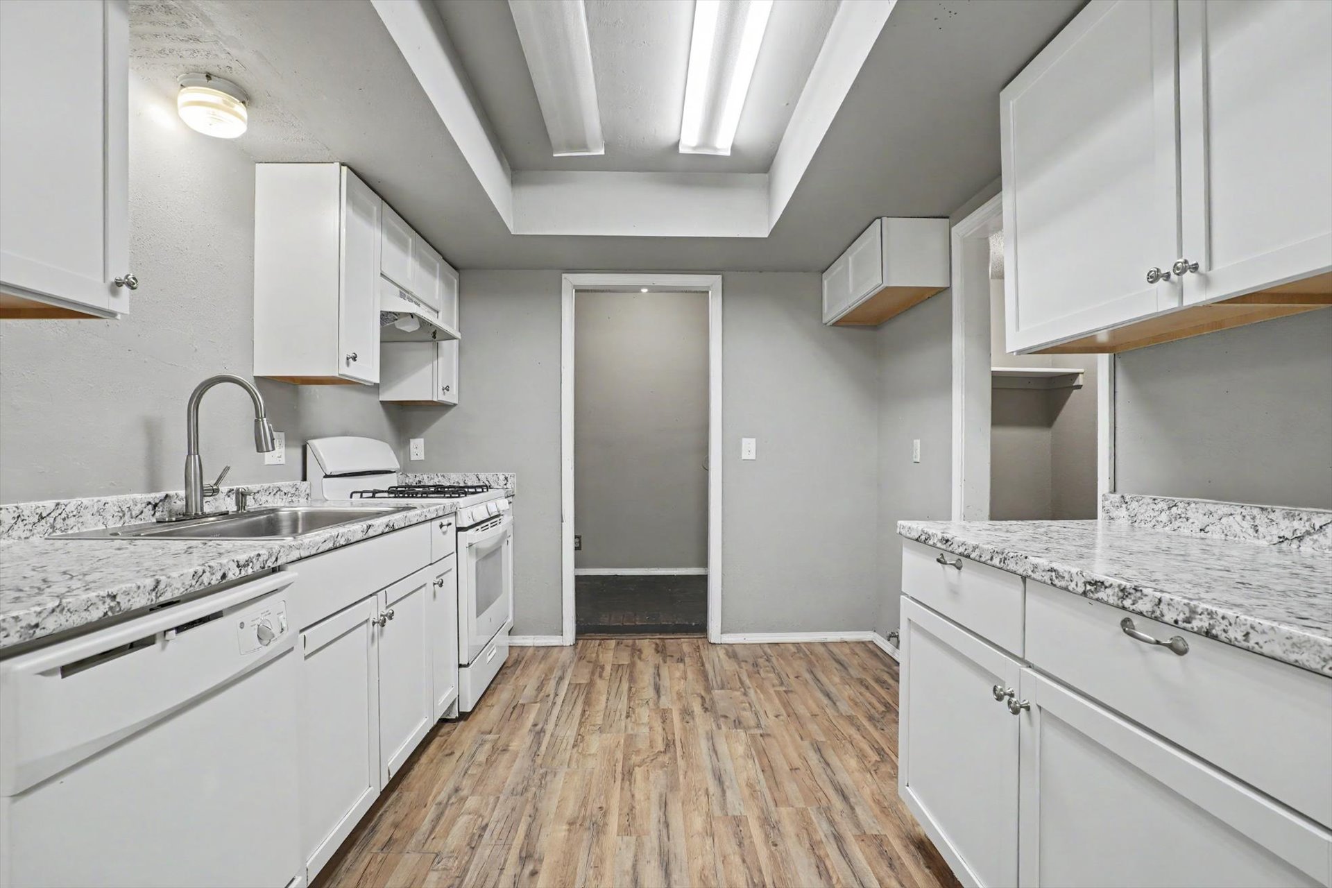 1305 N Aster Avenue Property Photo 10