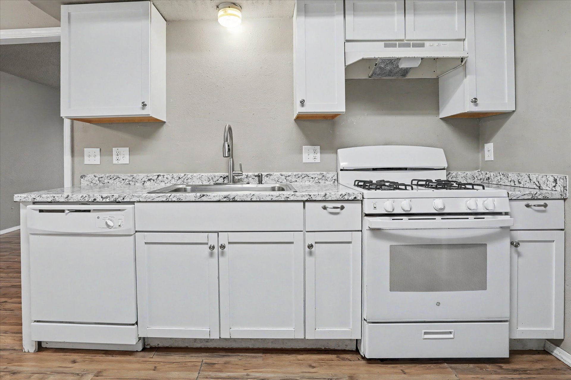 1305 N Aster Avenue Property Photo 11