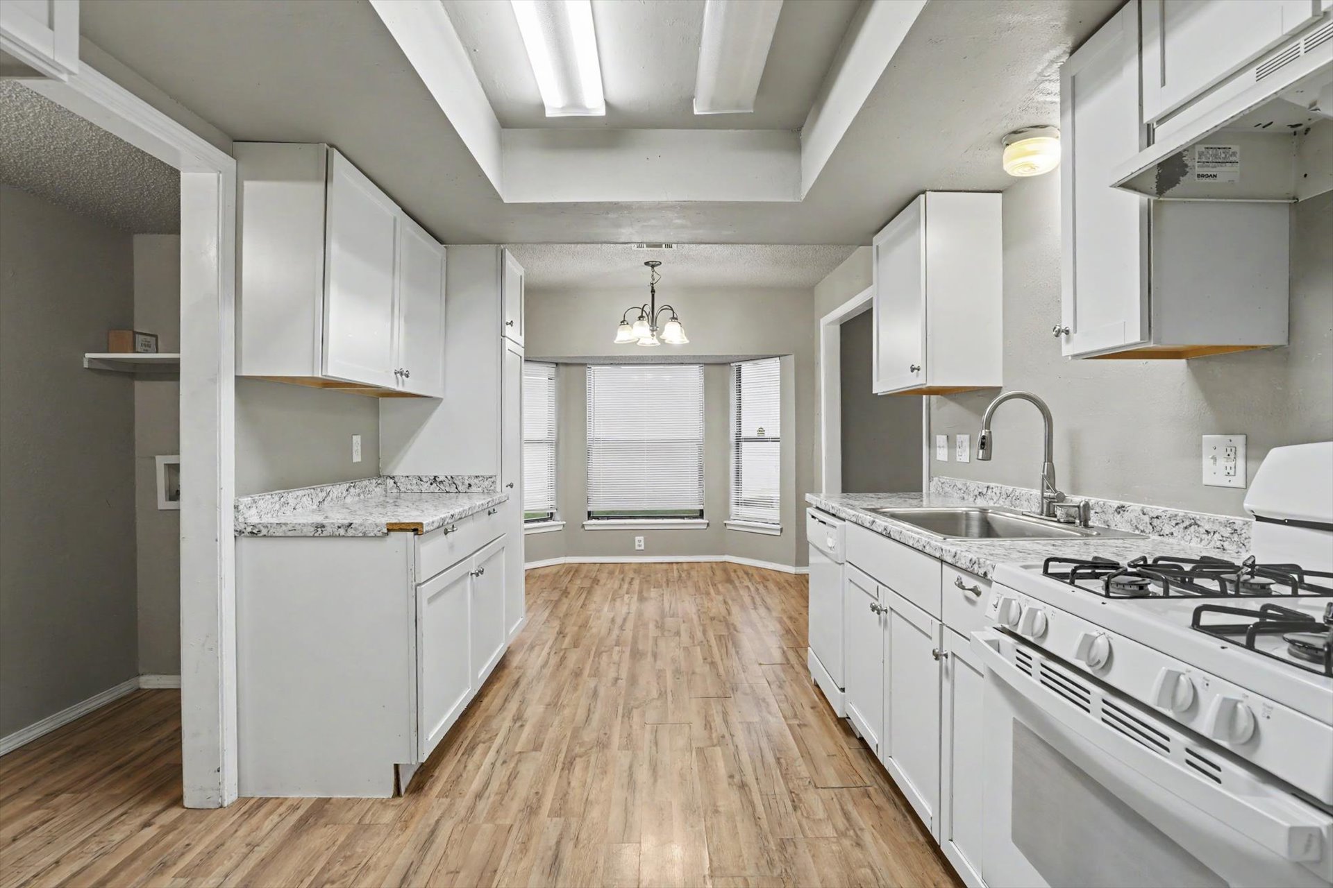 1305 N Aster Avenue Property Photo 12