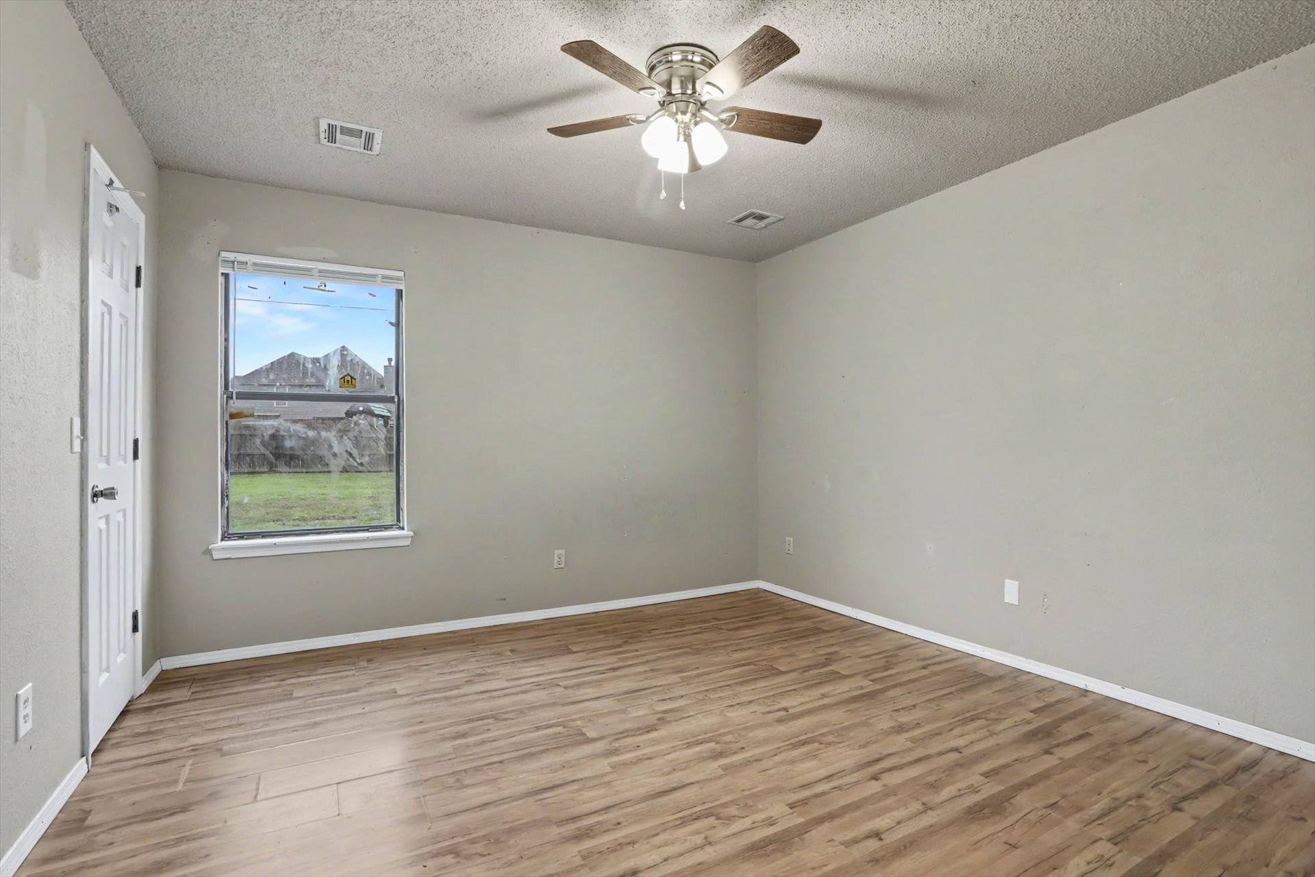 1305 N Aster Avenue Property Photo 13