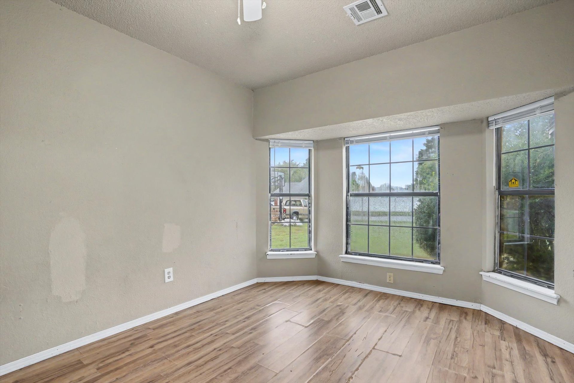 1305 N Aster Avenue Property Photo 17