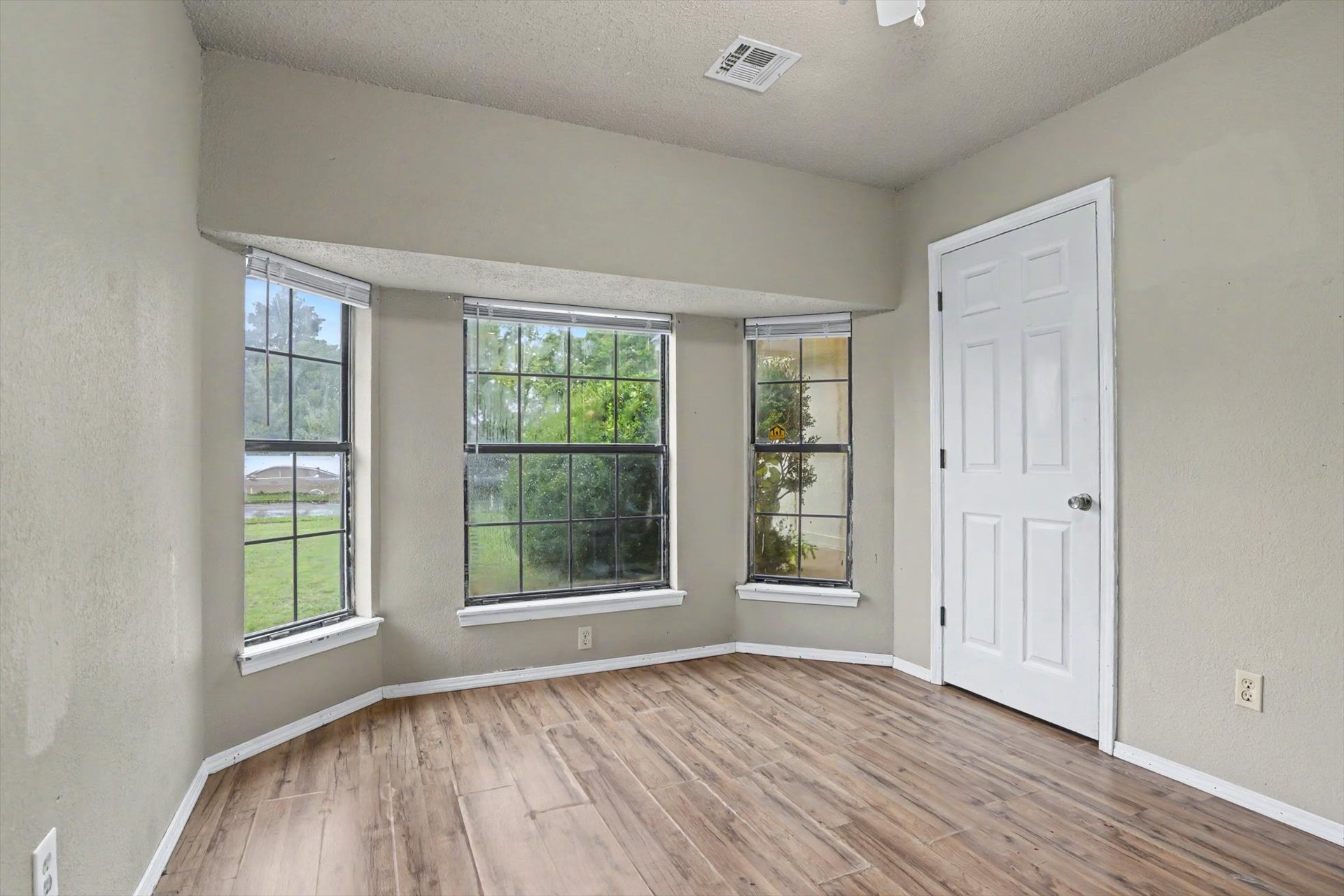 1305 N Aster Avenue Property Photo 18