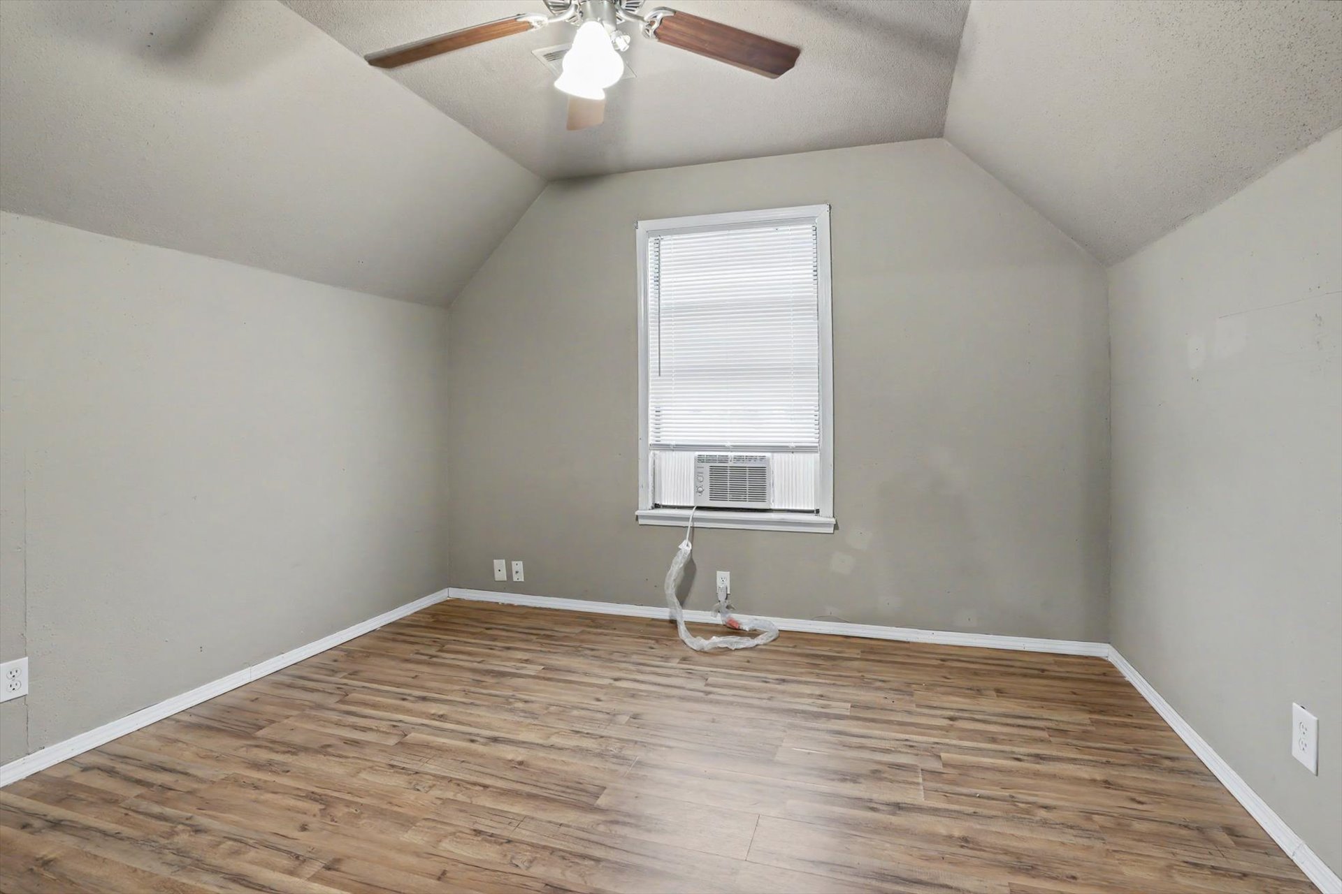 1305 N Aster Avenue Property Photo 20